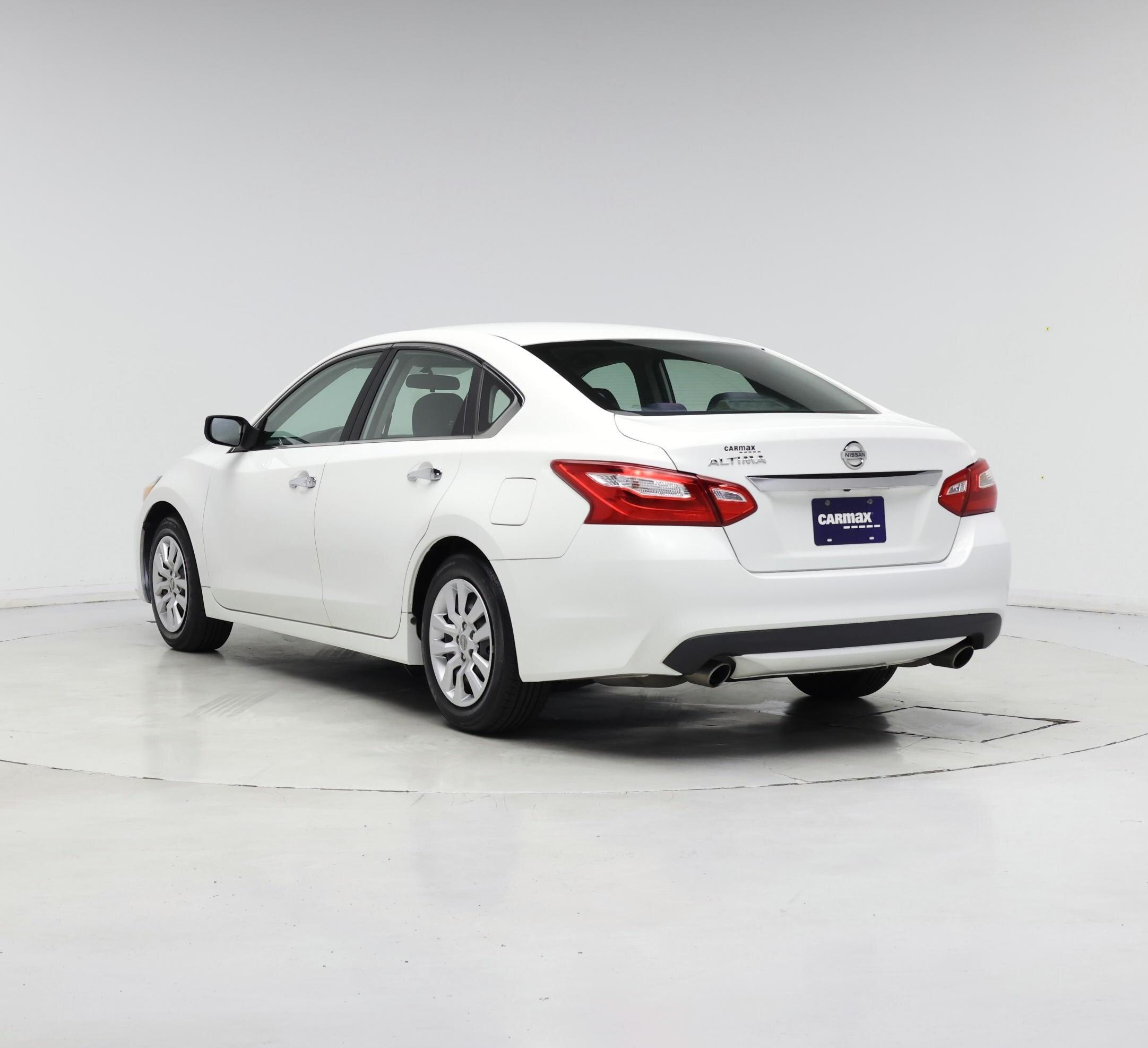 Thumbnail: 2016 Nissan Altima - 2