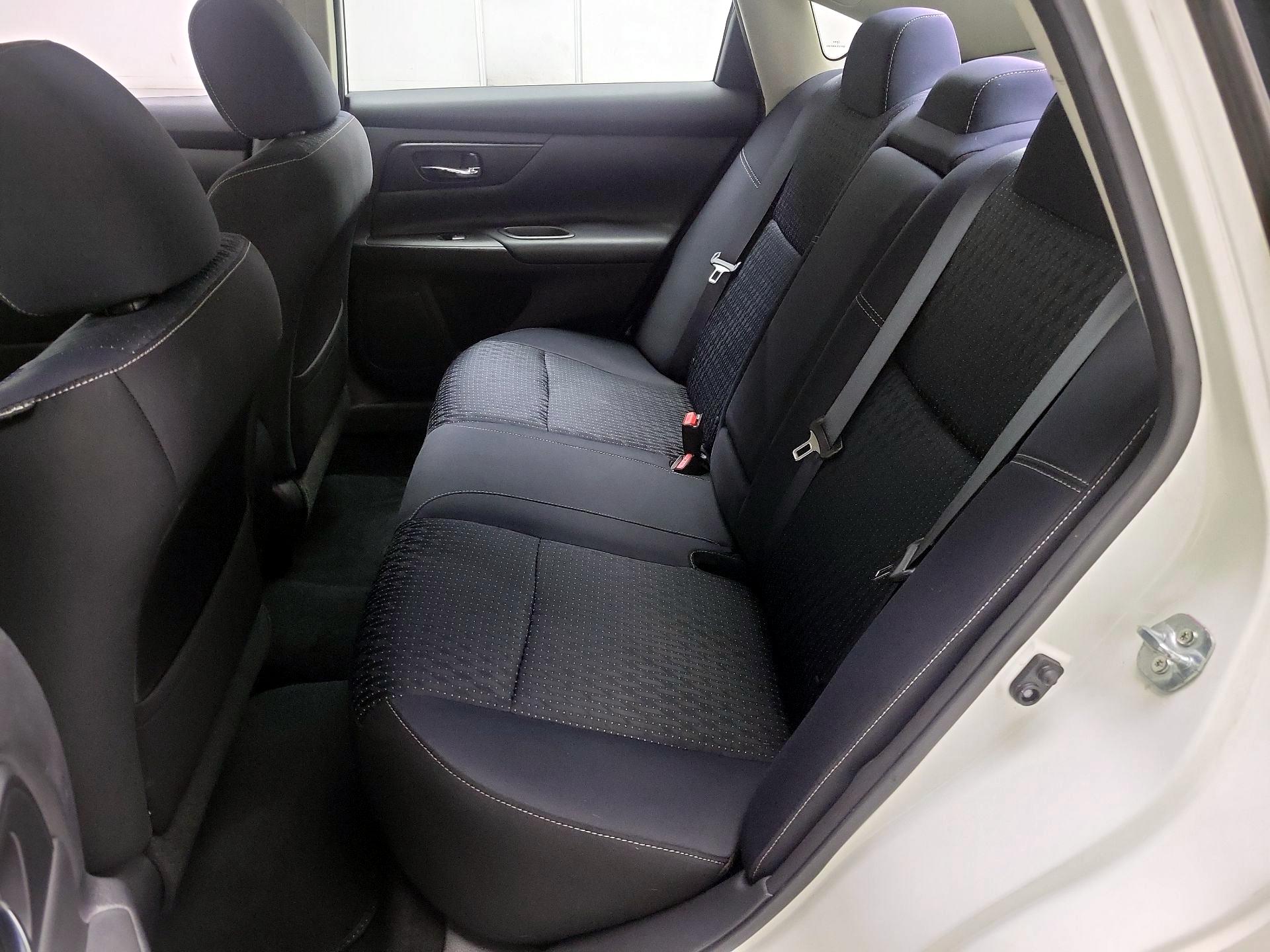 Thumbnail: 2016 Nissan Altima - 19