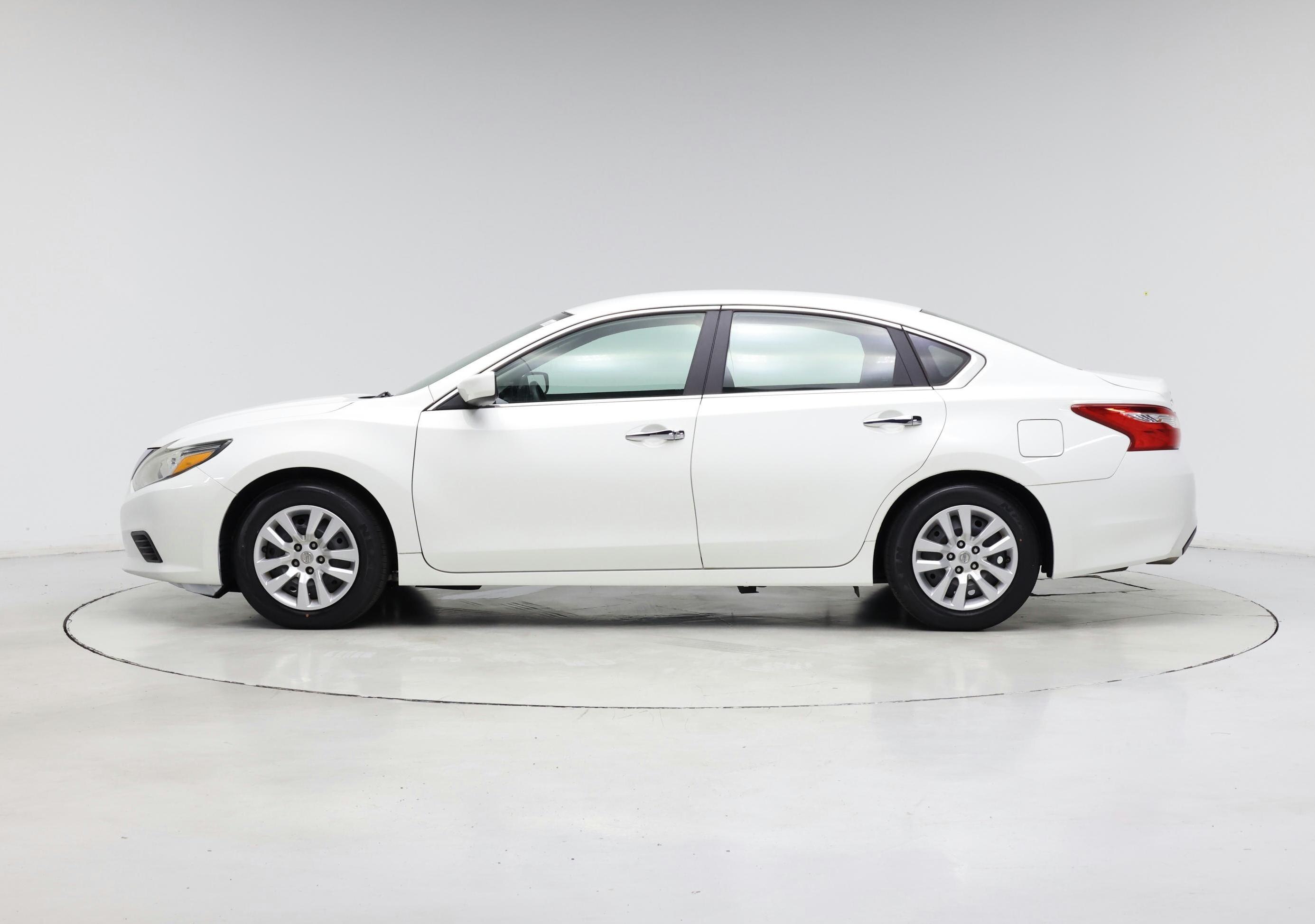 Thumbnail: 2016 Nissan Altima - 3