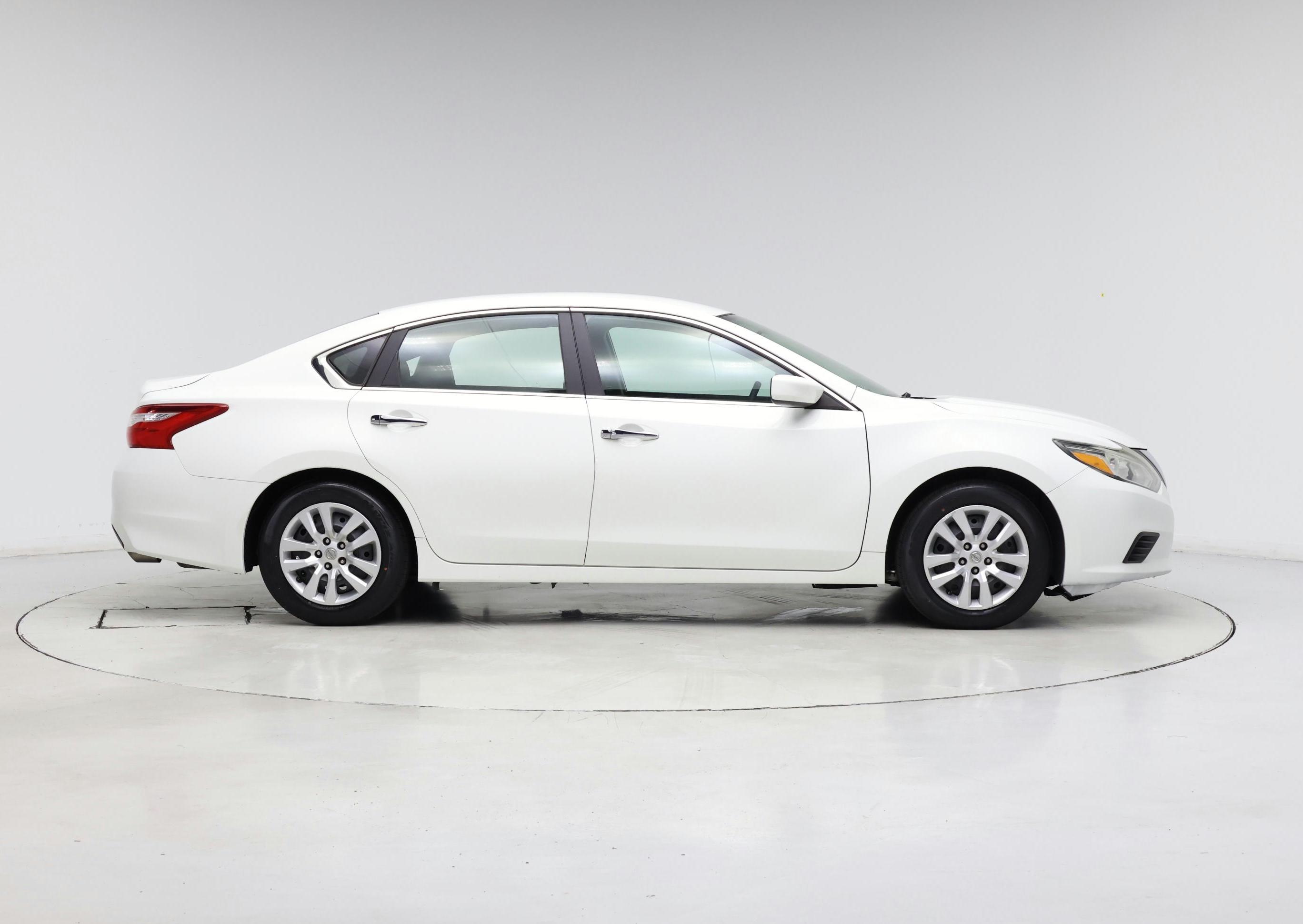 Thumbnail: 2016 Nissan Altima - 7
