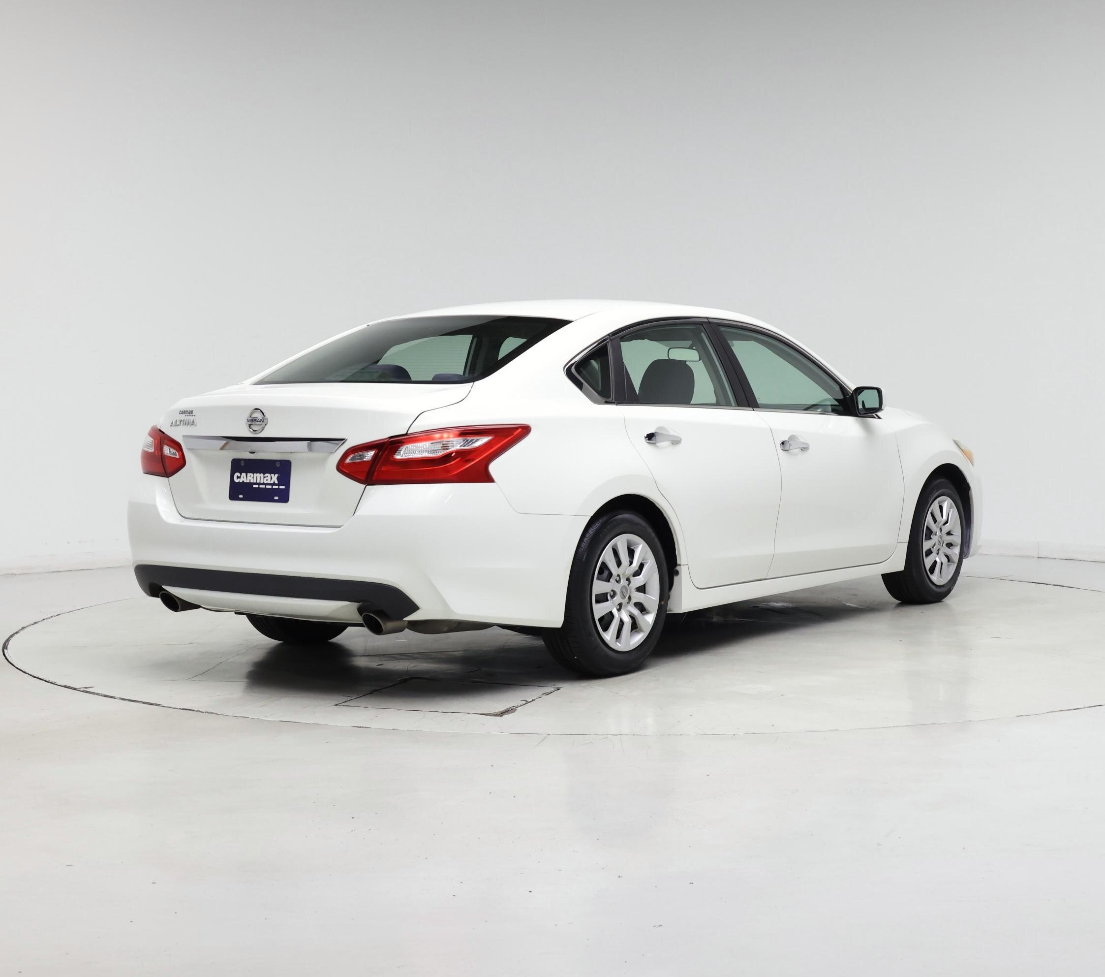 Thumbnail: 2016 Nissan Altima - 8