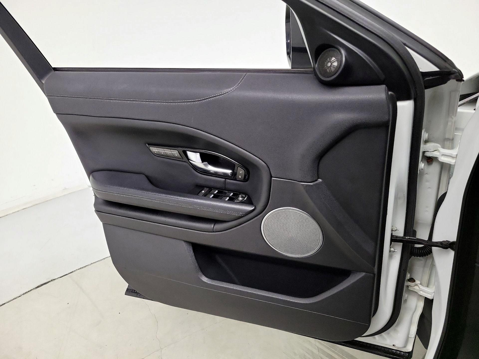 Thumbnail: 2019 Land Rover Range Rover Evoque - 12