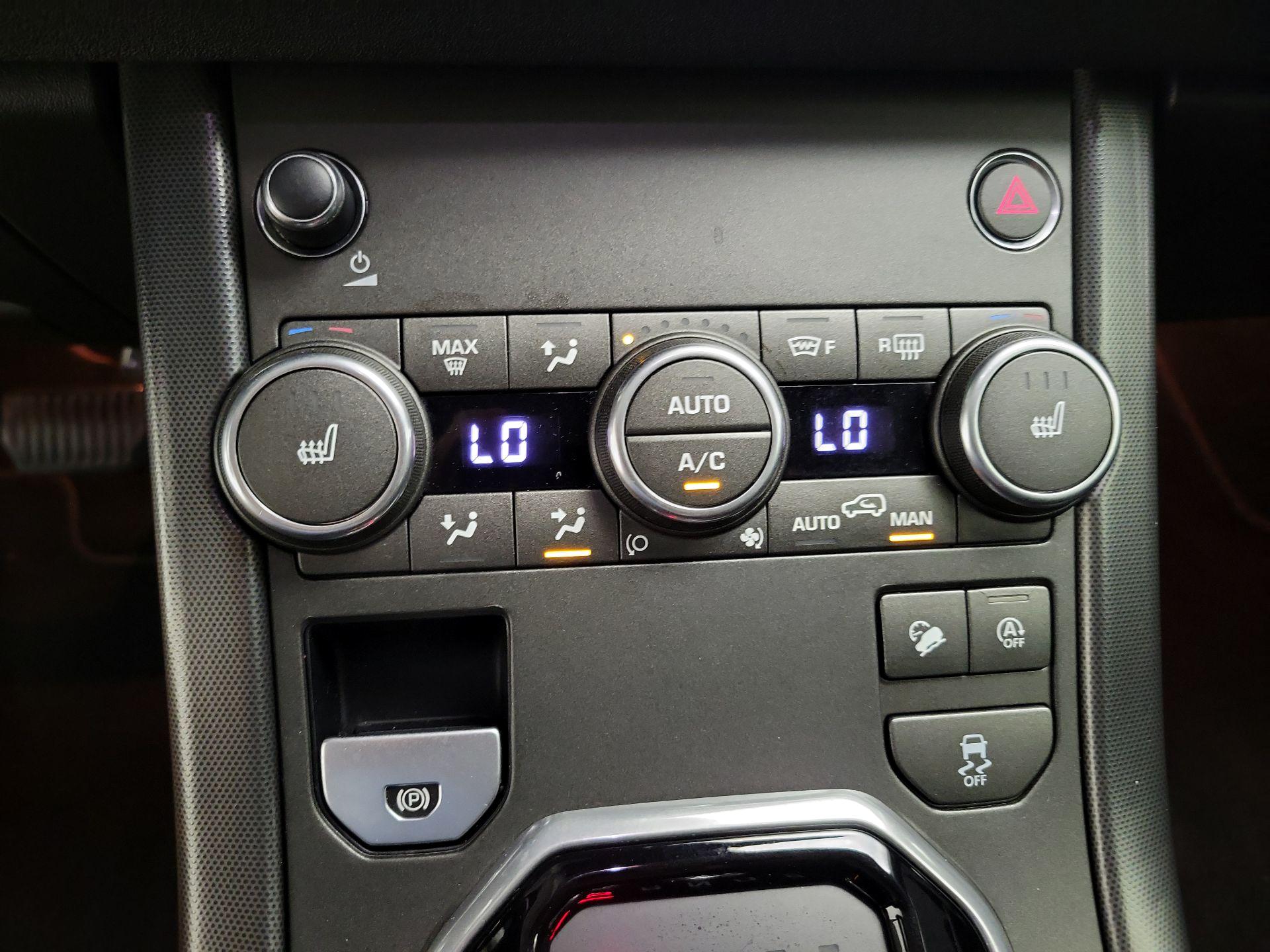 Thumbnail: 2019 Land Rover Range Rover Evoque - 17