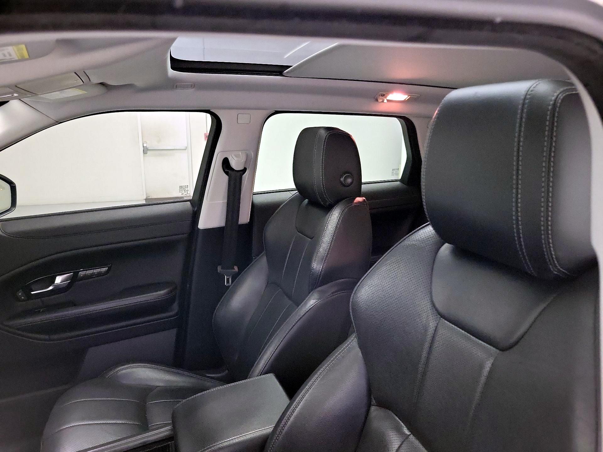 Thumbnail: 2019 Land Rover Range Rover Evoque - 20