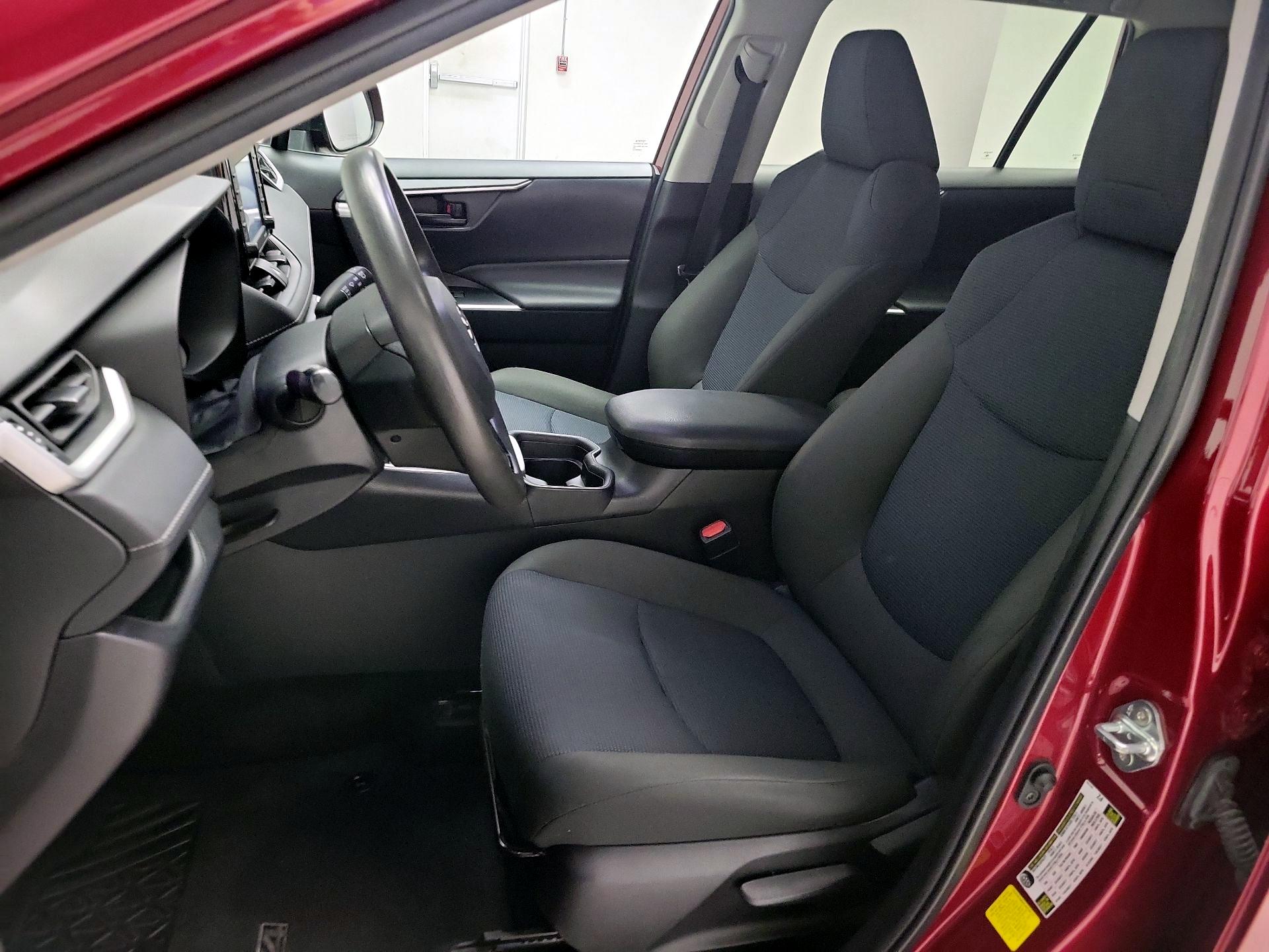 Thumbnail: 2021 Toyota RAV4 - 11