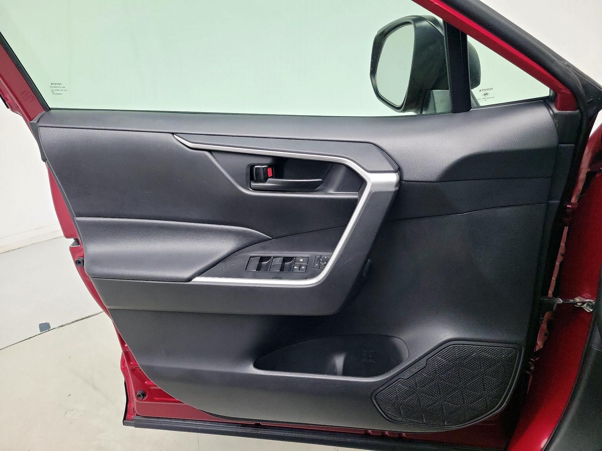 Thumbnail: 2021 Toyota RAV4 - 12