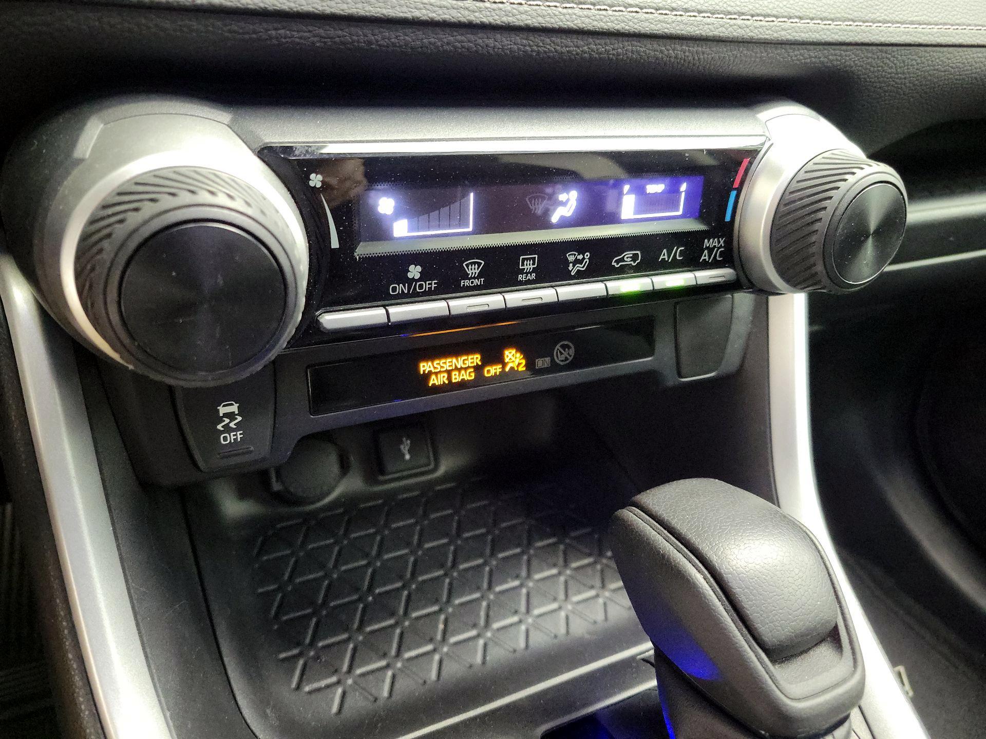 Thumbnail: 2021 Toyota RAV4 - 16