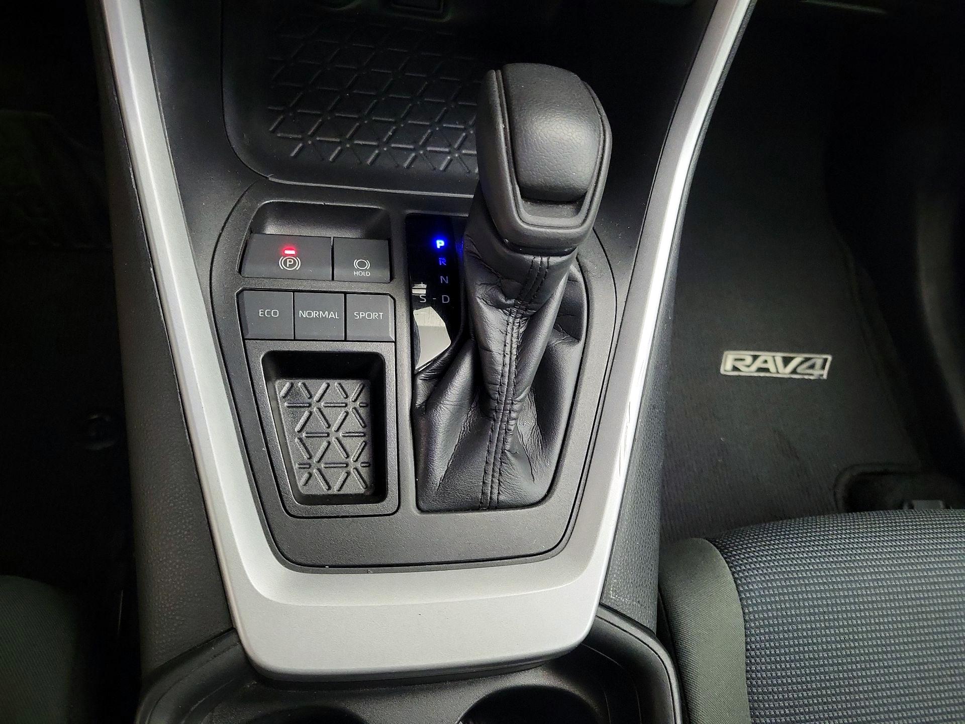 Thumbnail: 2021 Toyota RAV4 - 17