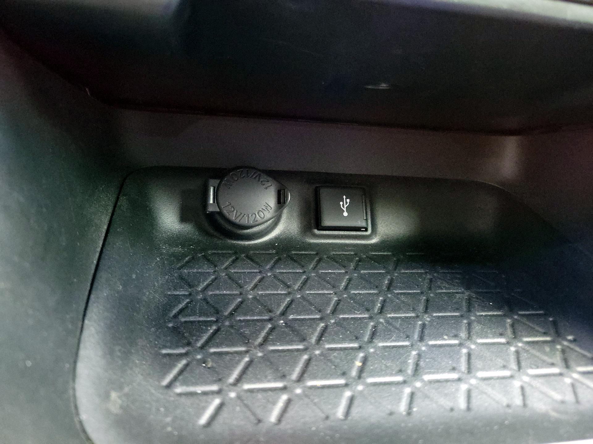 Thumbnail: 2021 Toyota RAV4 - 18