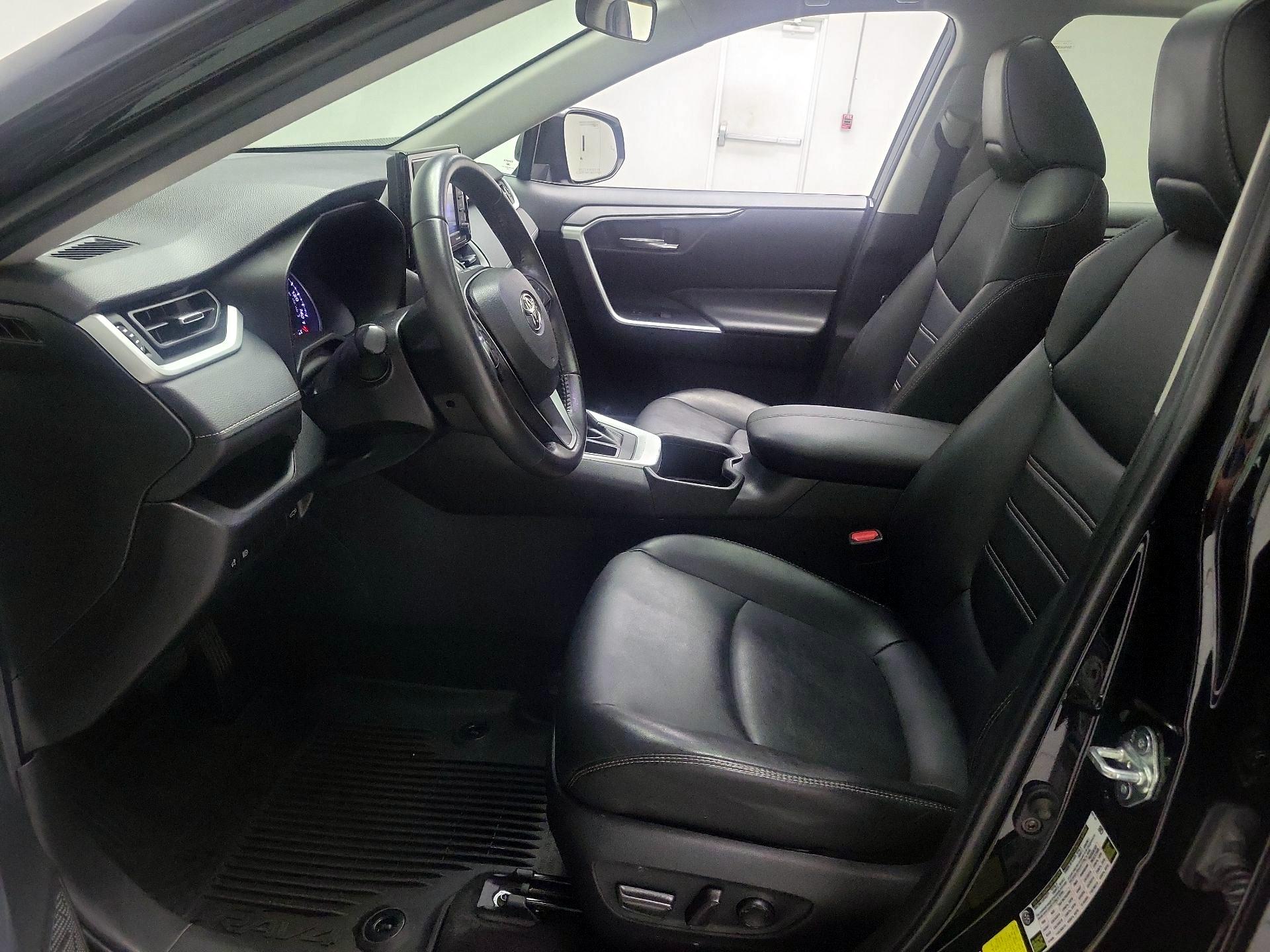 Thumbnail: 2022 Toyota RAV4 - 11