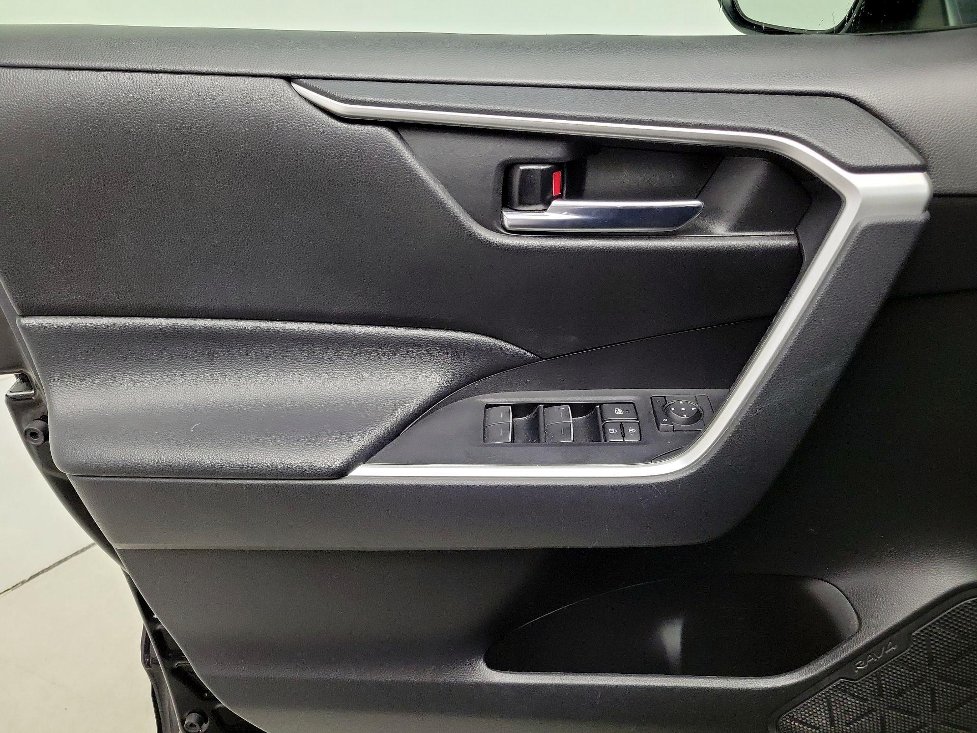 Thumbnail: 2022 Toyota RAV4 - 12