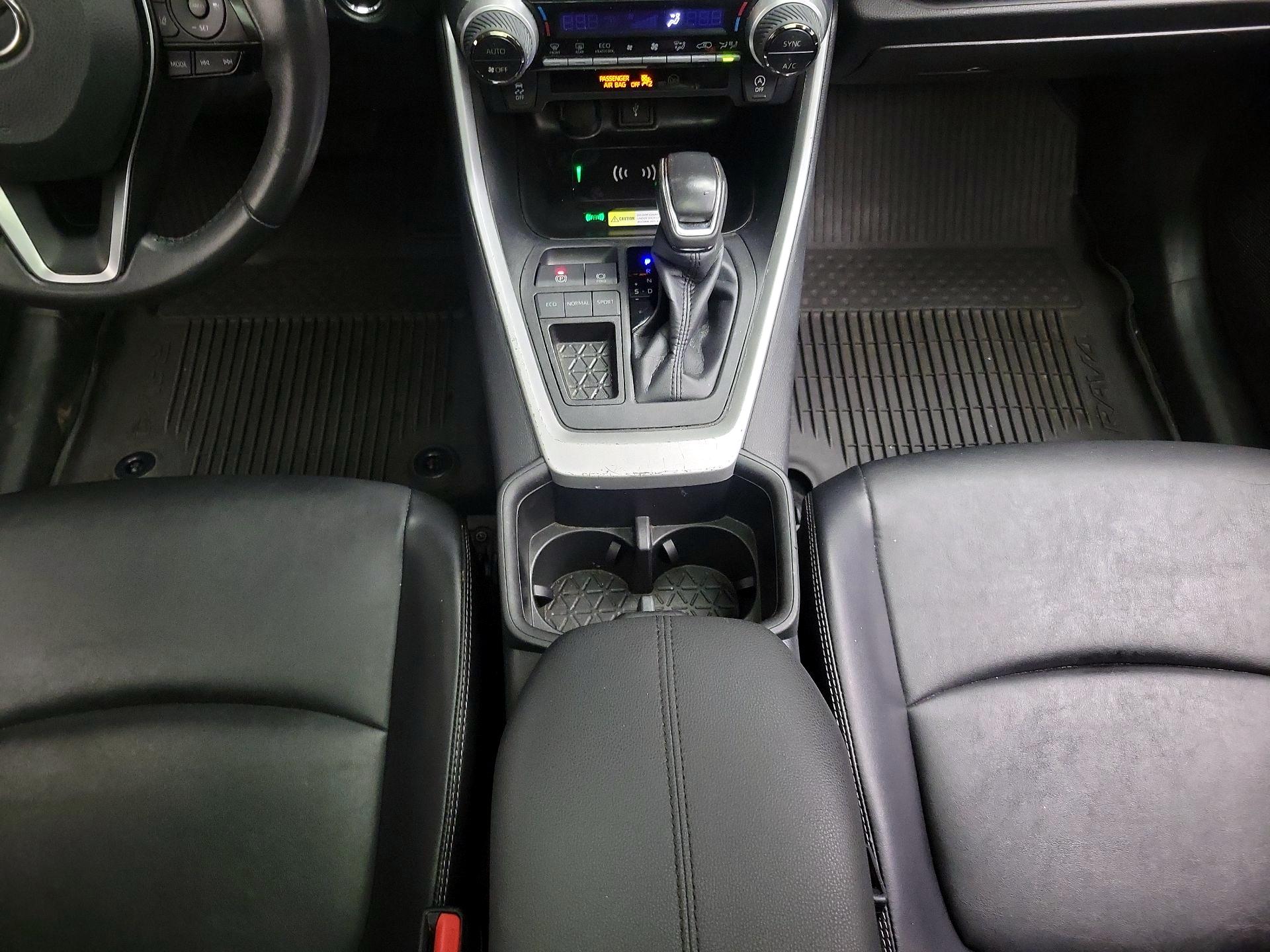 Thumbnail: 2022 Toyota RAV4 - 17