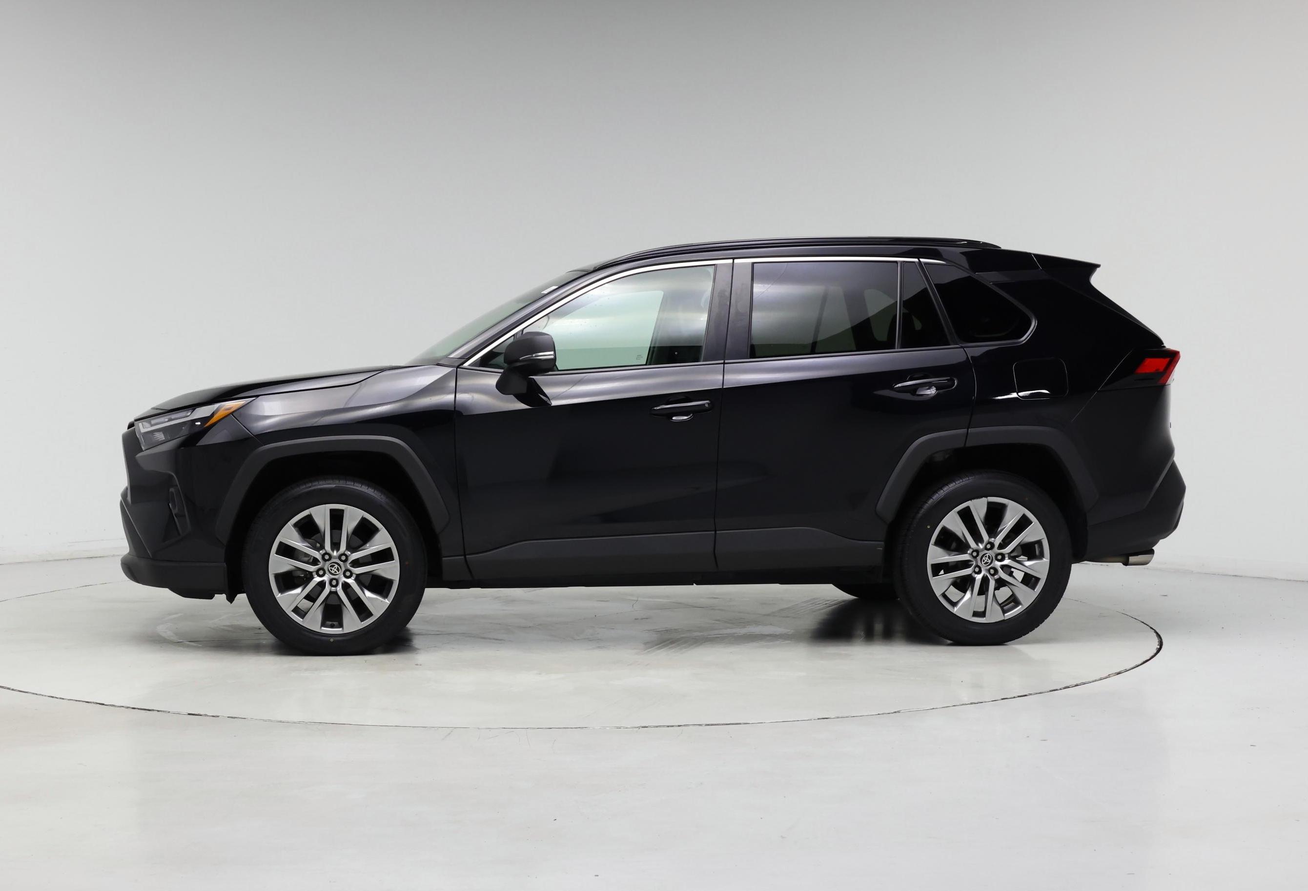 Thumbnail: 2022 Toyota RAV4 - 3