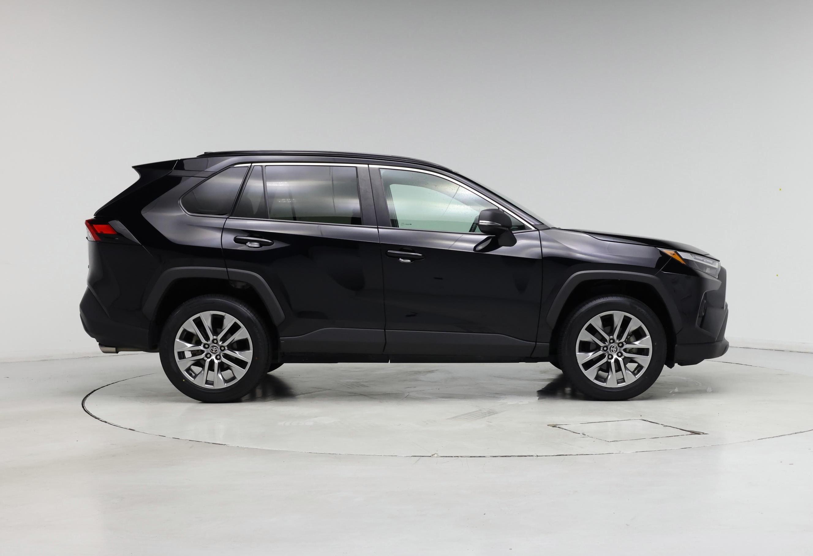 Thumbnail: 2022 Toyota RAV4 - 7