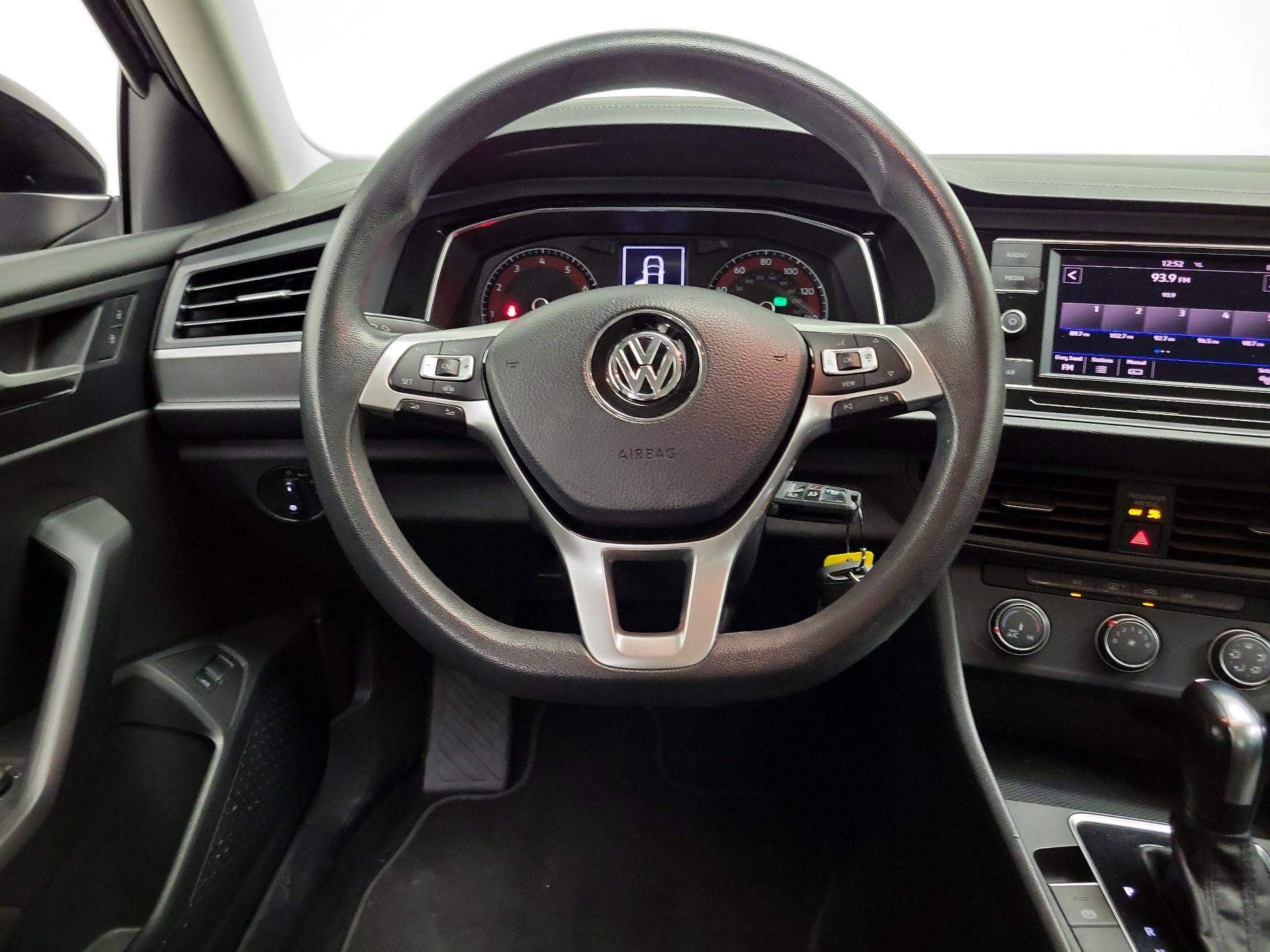 Thumbnail: 2019 Volkswagen Jetta - 10
