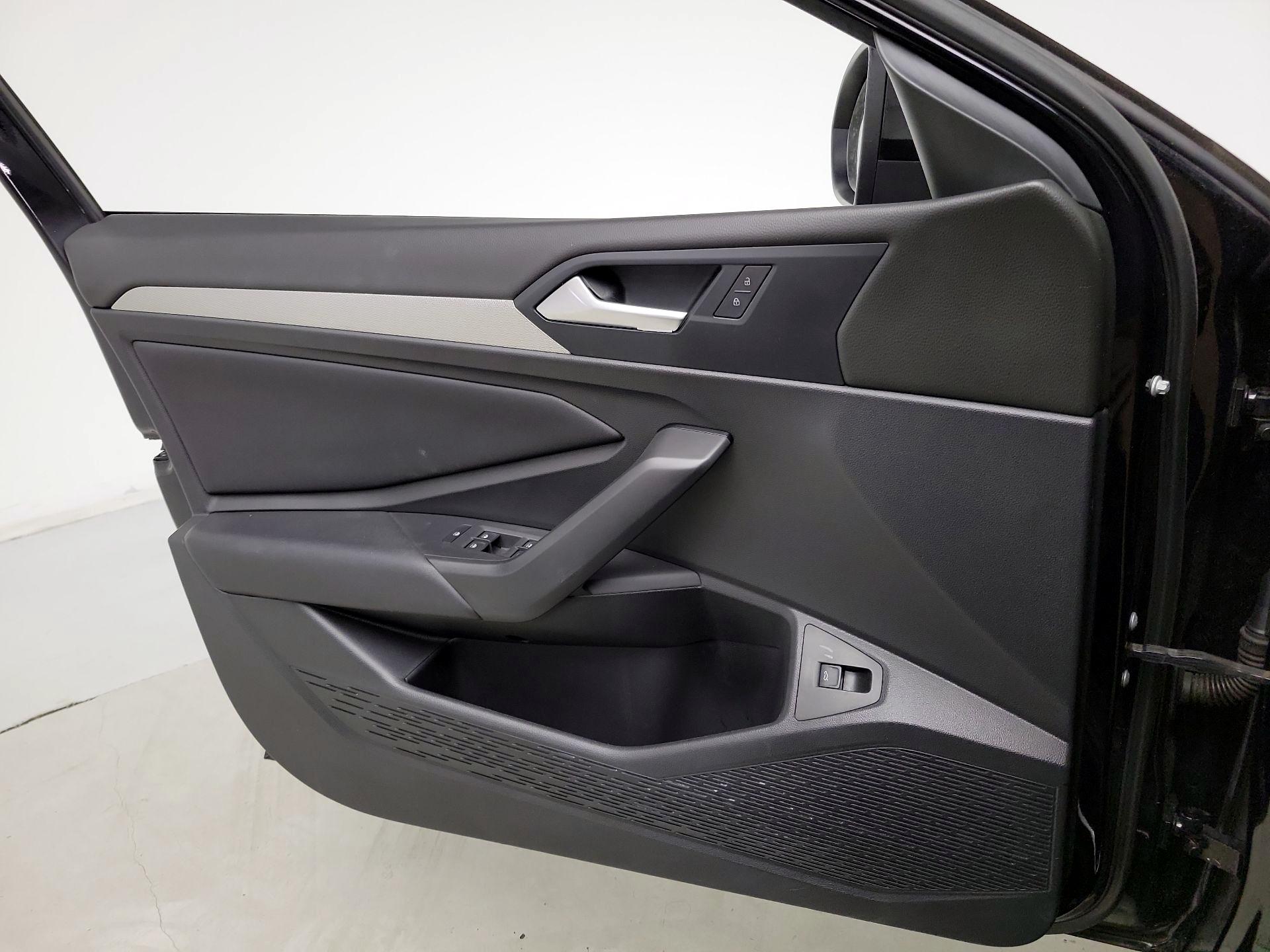 Thumbnail: 2019 Volkswagen Jetta - 12
