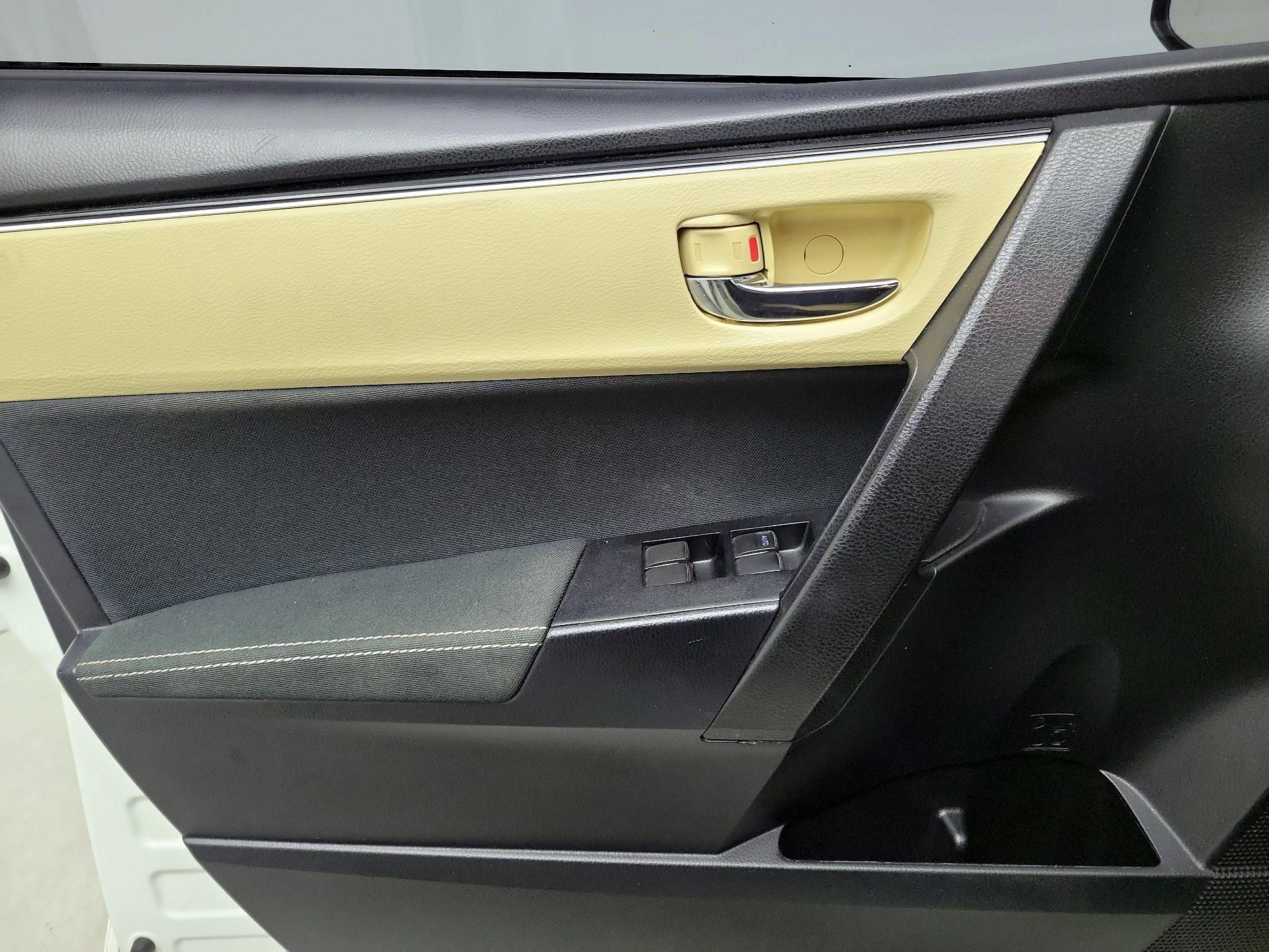 Thumbnail: 2017 Toyota Corolla - 12