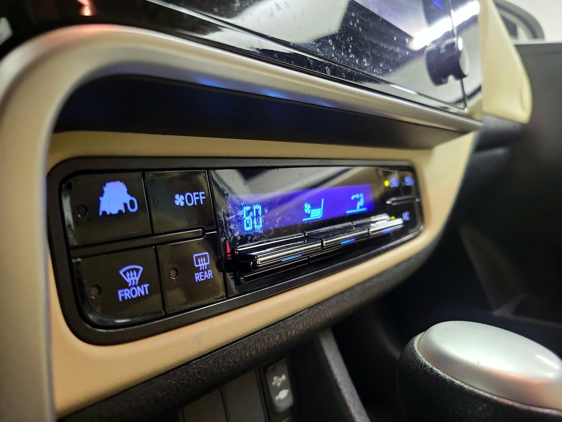 Thumbnail: 2017 Toyota Corolla - 16