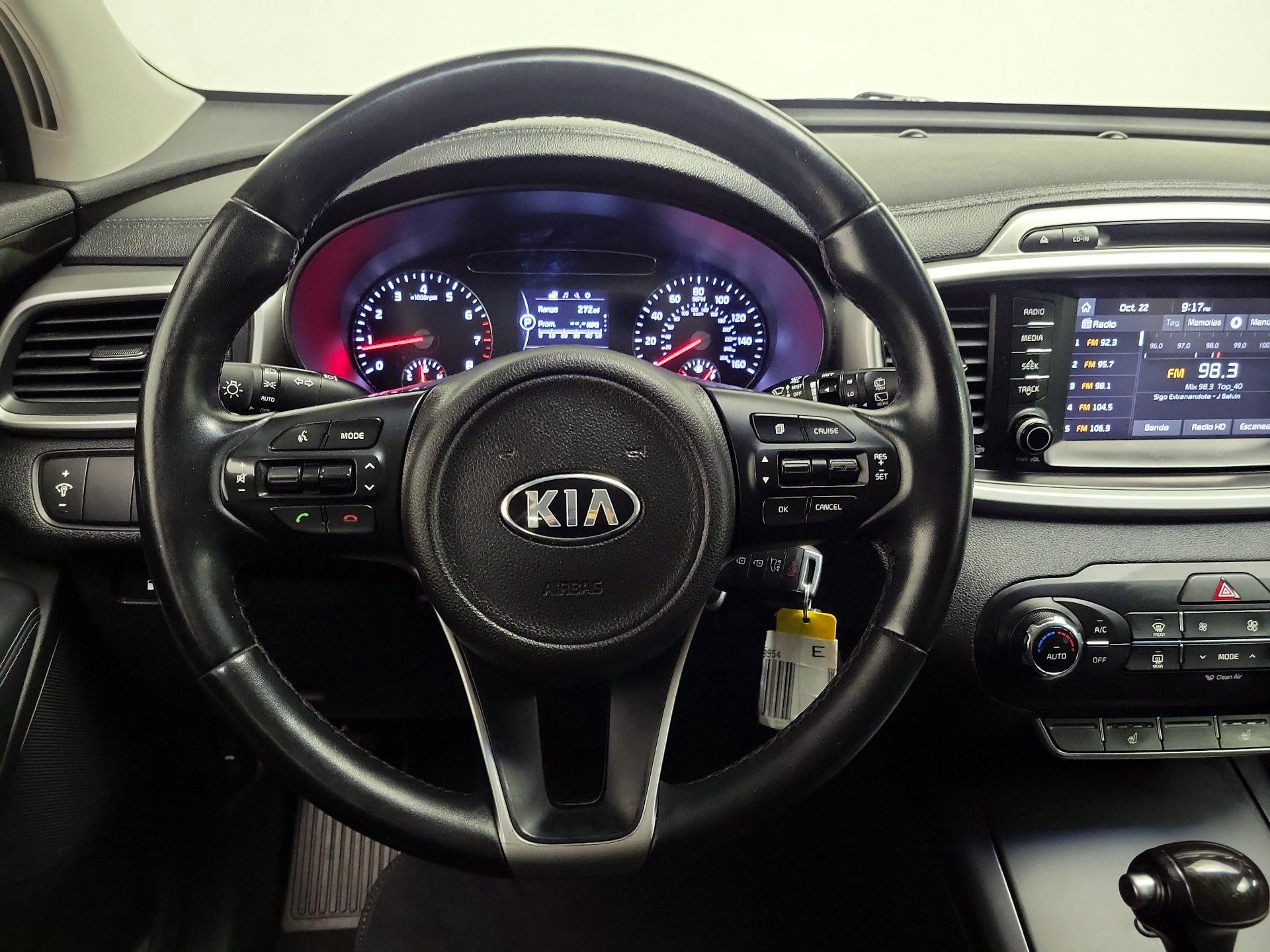 Thumbnail: 2017 Kia Sorento - 10
