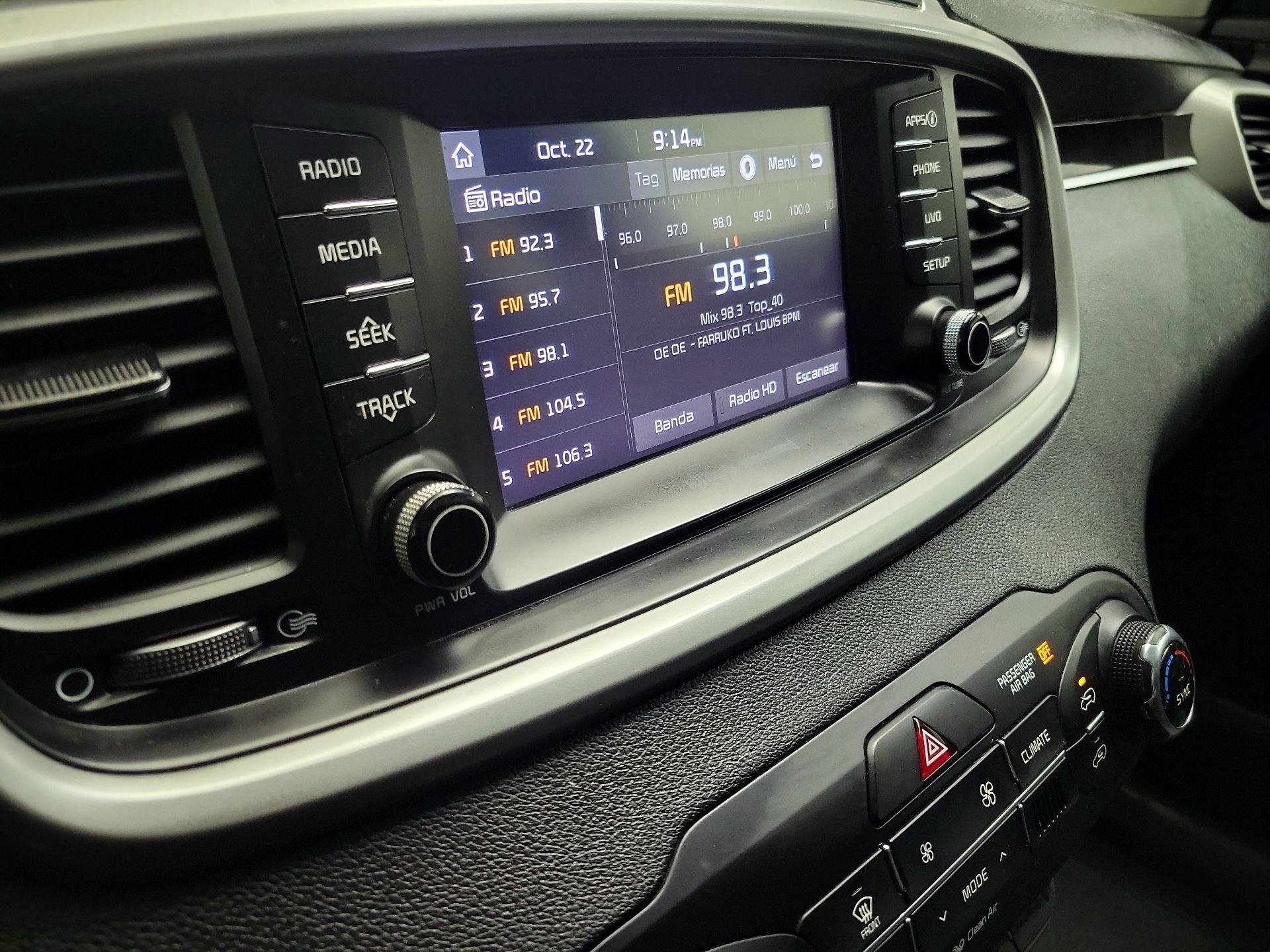 Thumbnail: 2017 Kia Sorento - 15