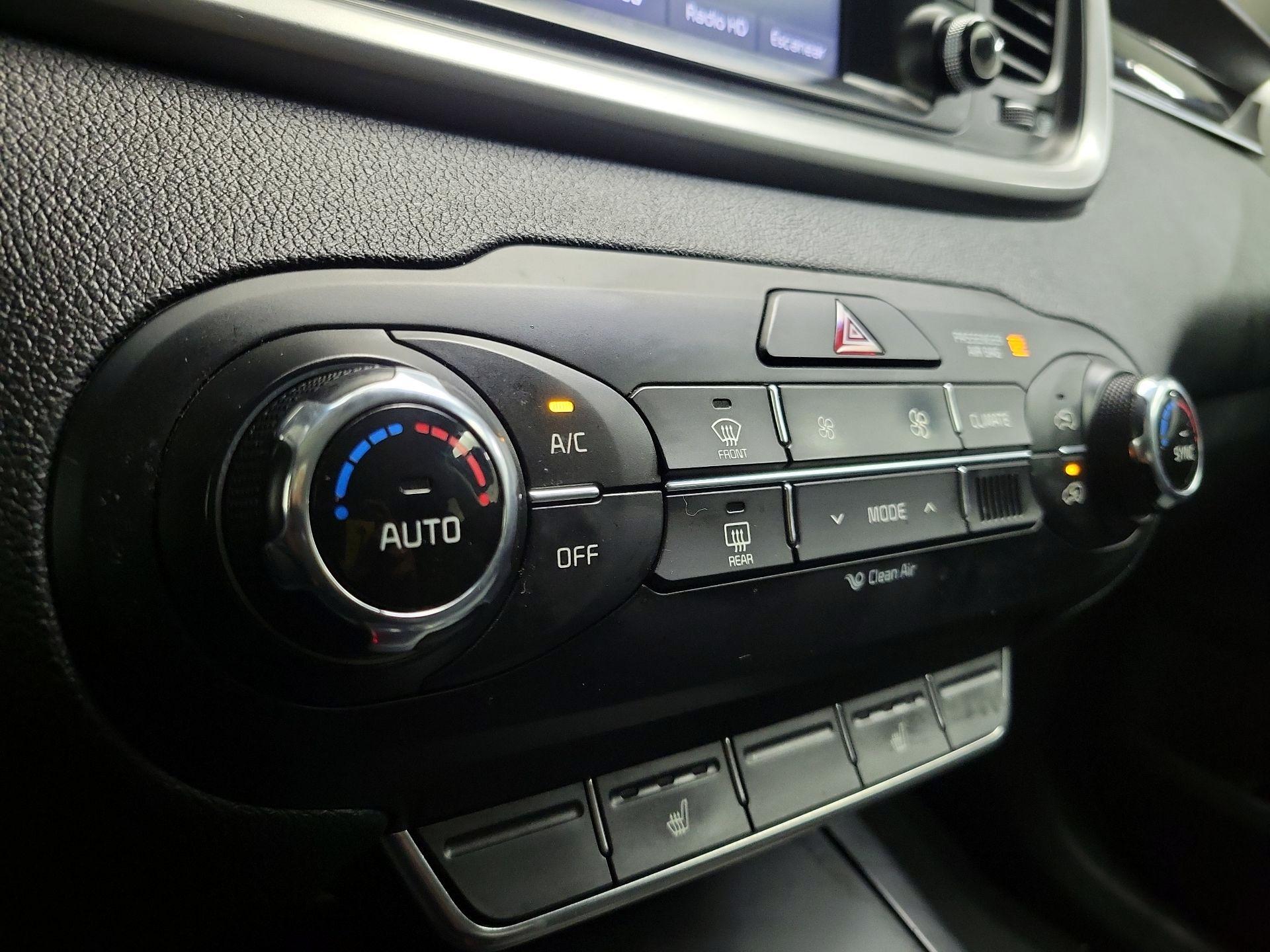 Thumbnail: 2017 Kia Sorento - 16