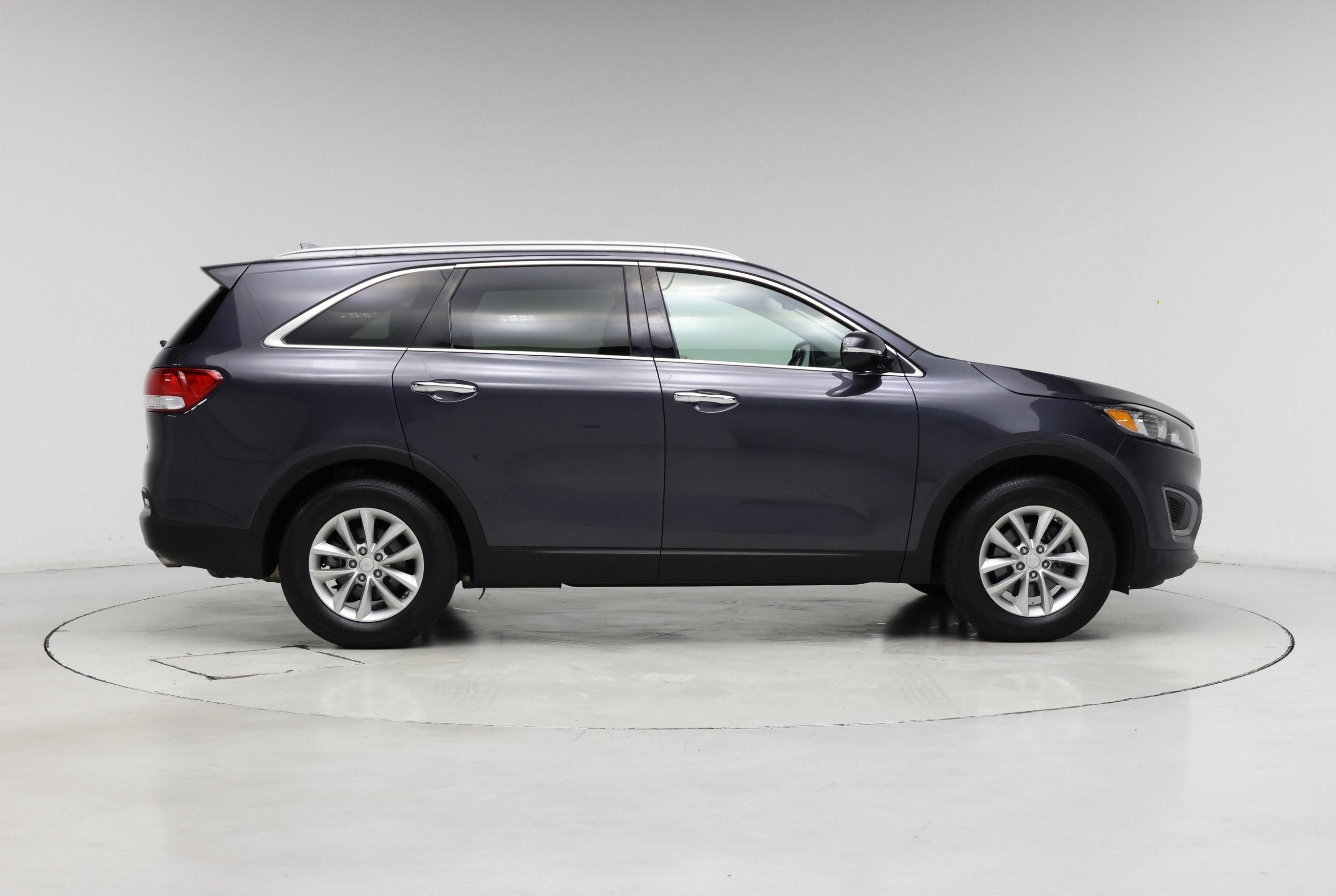 Thumbnail: 2017 Kia Sorento - 7