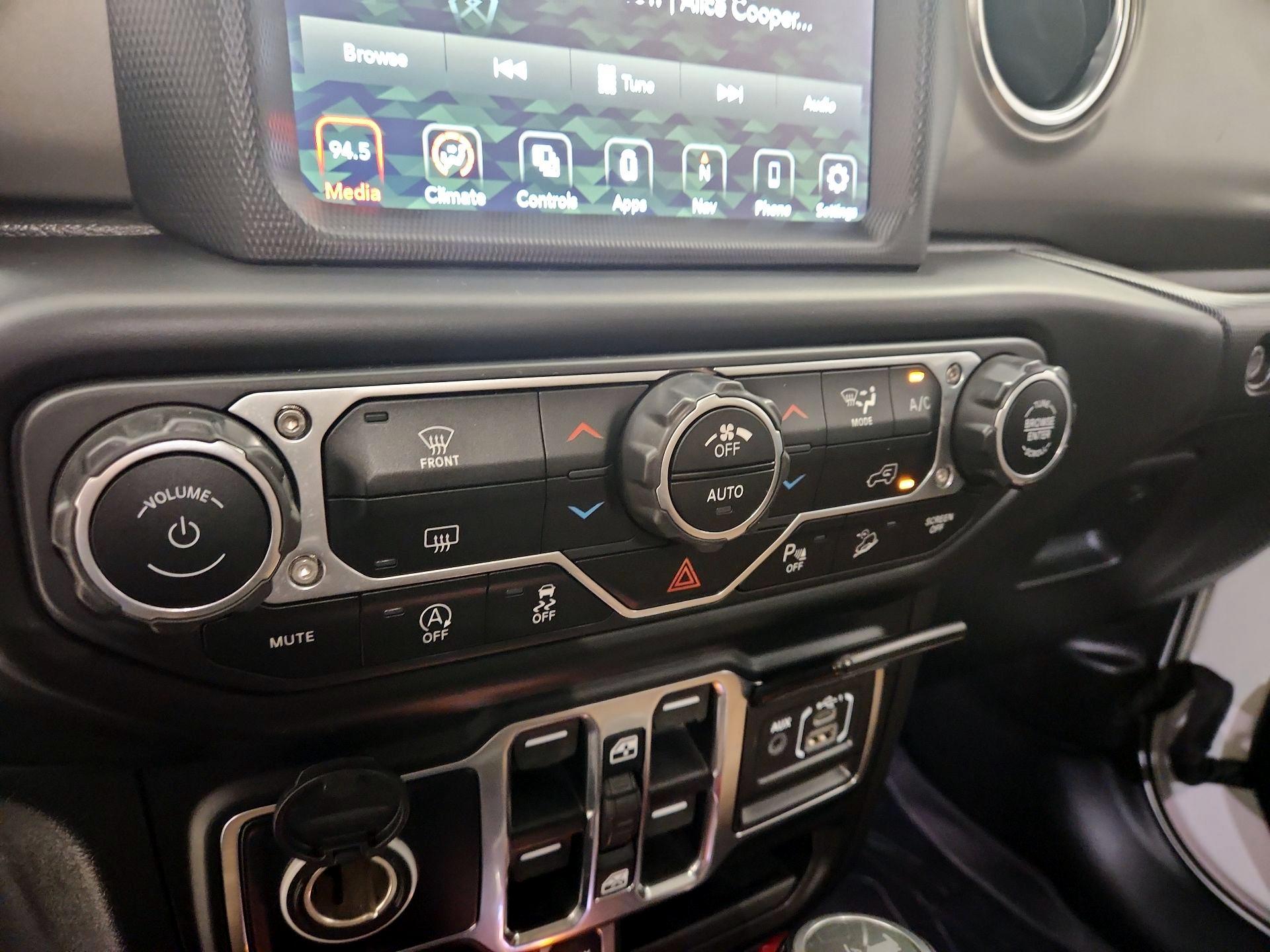 Thumbnail: 2020 Jeep Wrangler - 17