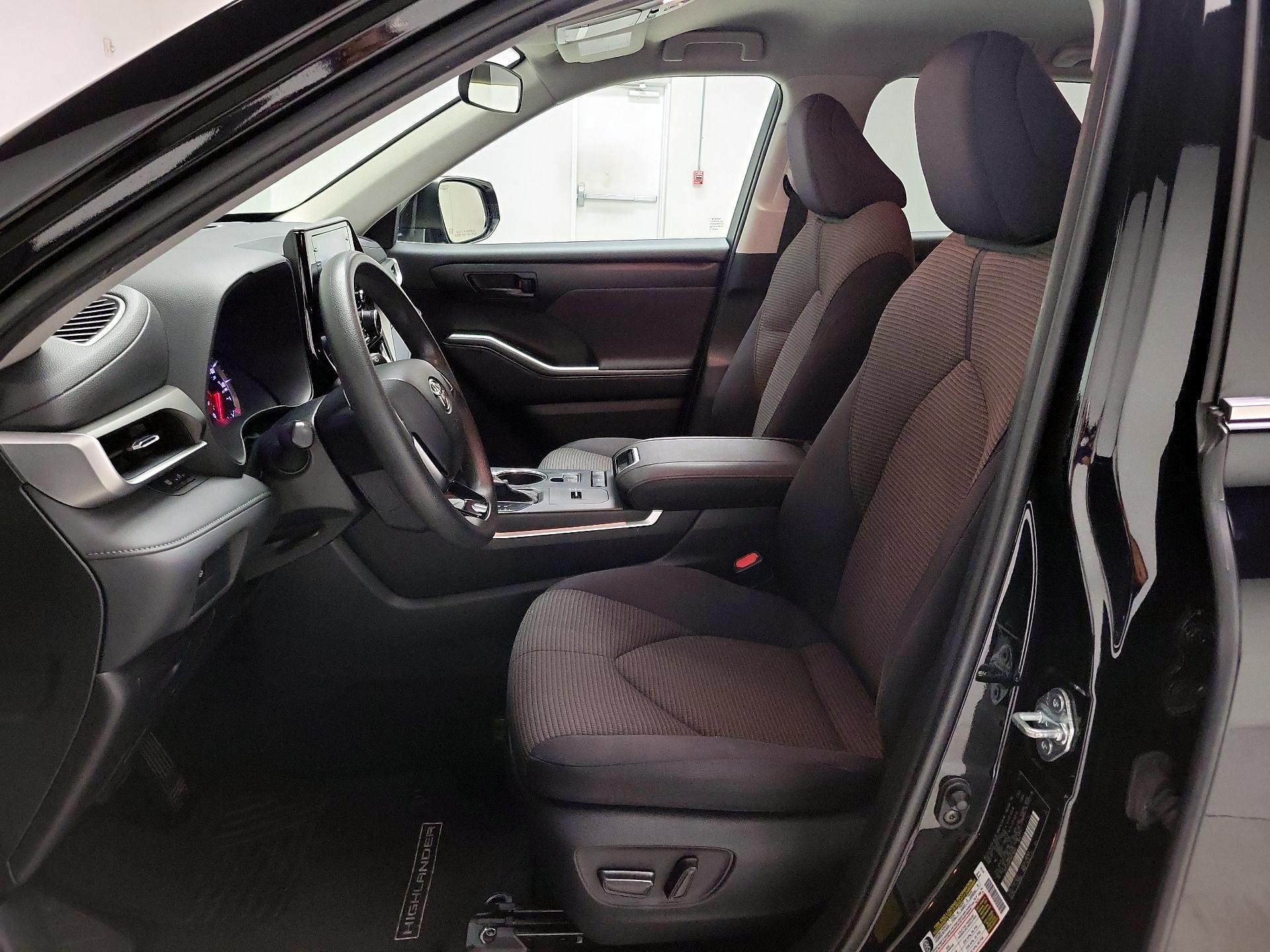 Thumbnail: 2021 Toyota Highlander - 11
