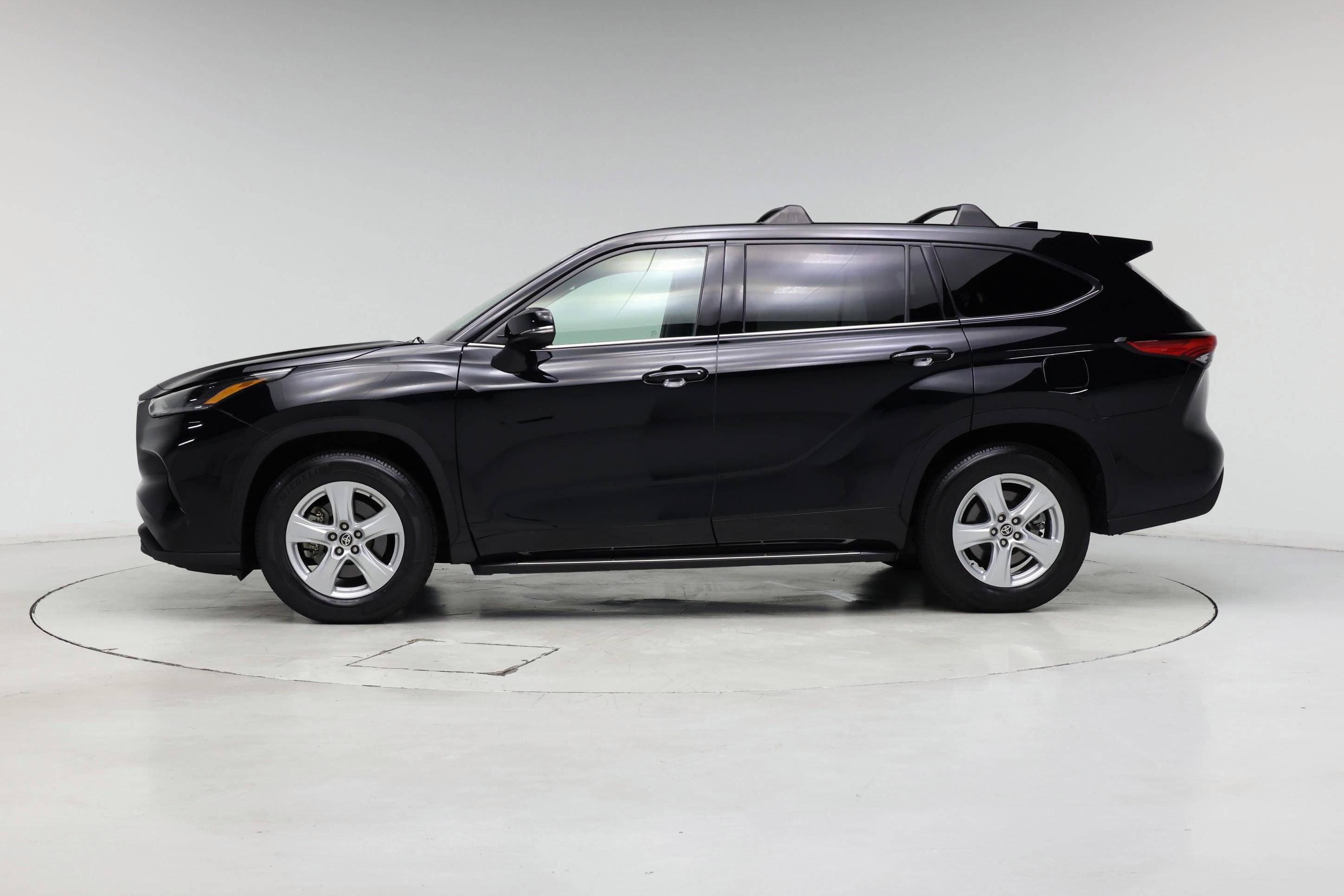 Thumbnail: 2021 Toyota Highlander - 3