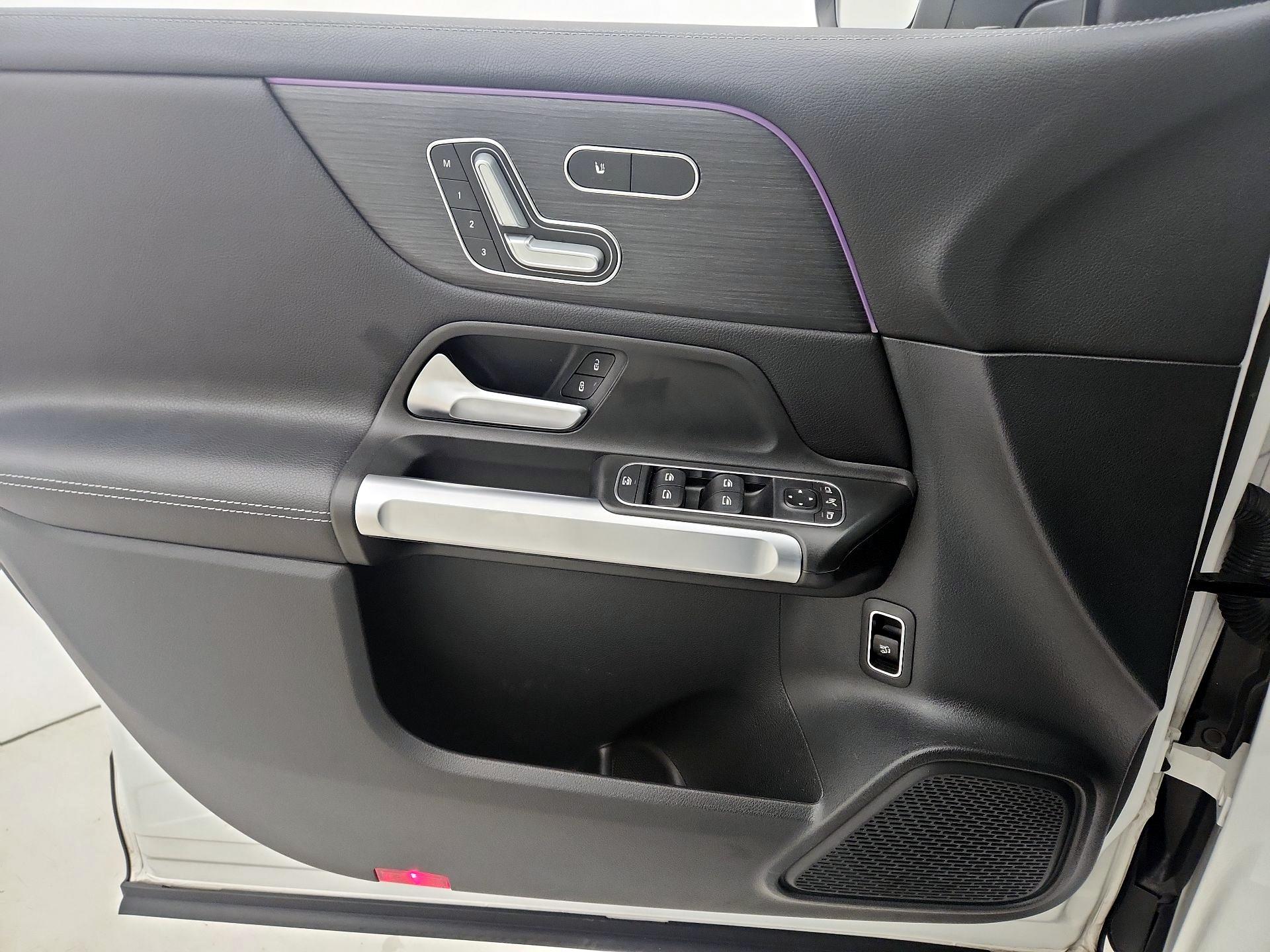 Thumbnail: 2021 Mercedes-Benz GLB - 12