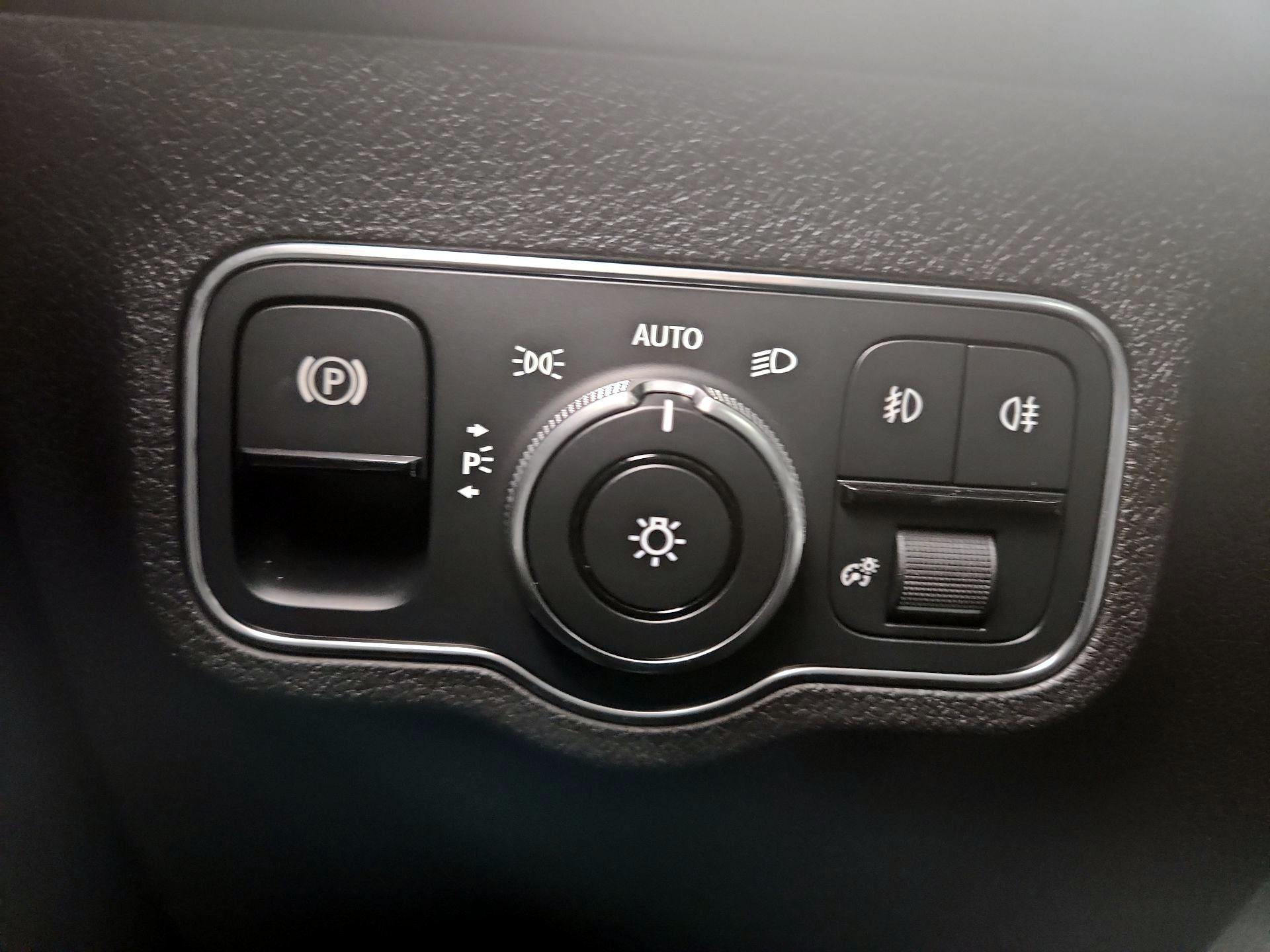 Thumbnail: 2021 Mercedes-Benz GLB - 13