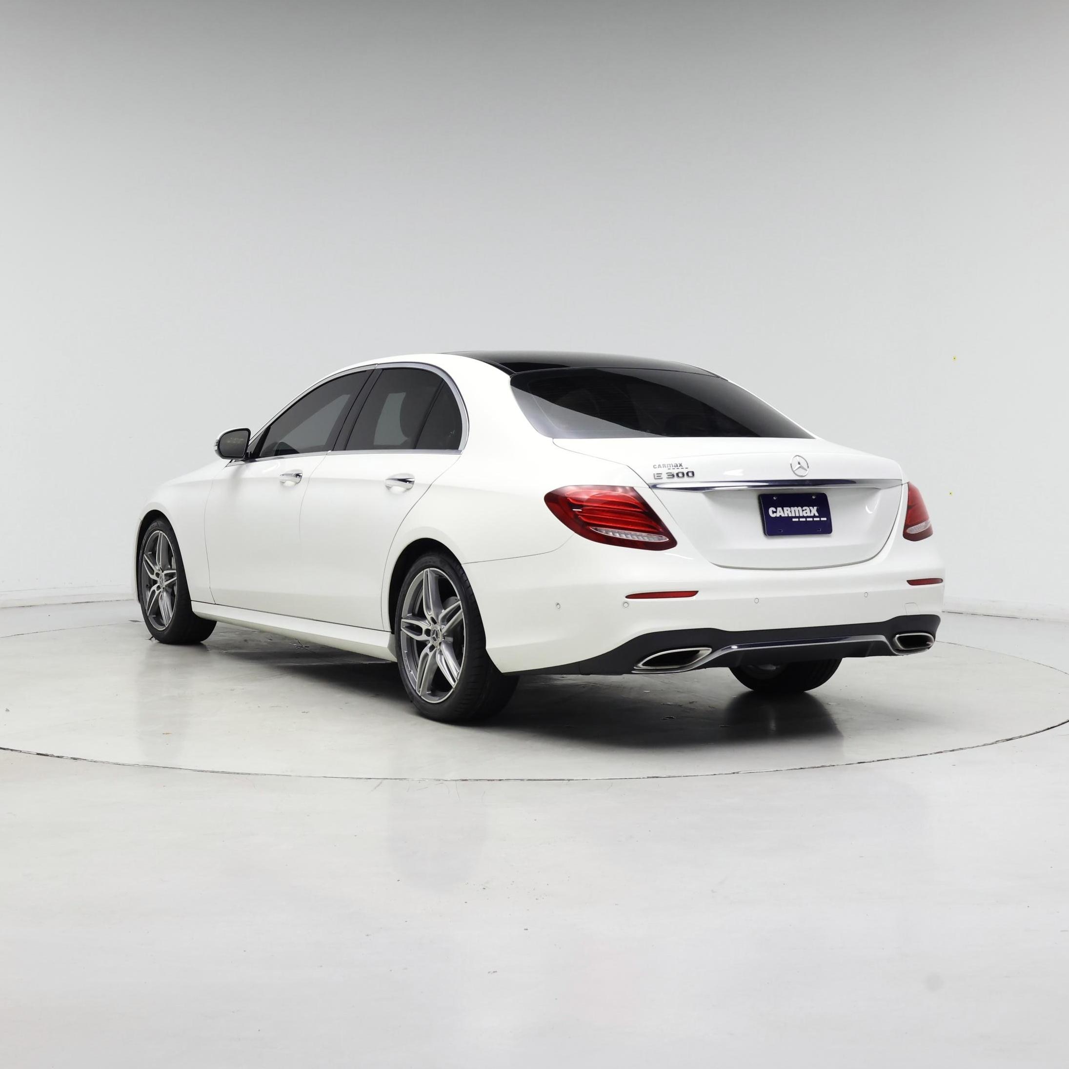 Thumbnail: 2017 Mercedes-Benz E-Class - 2