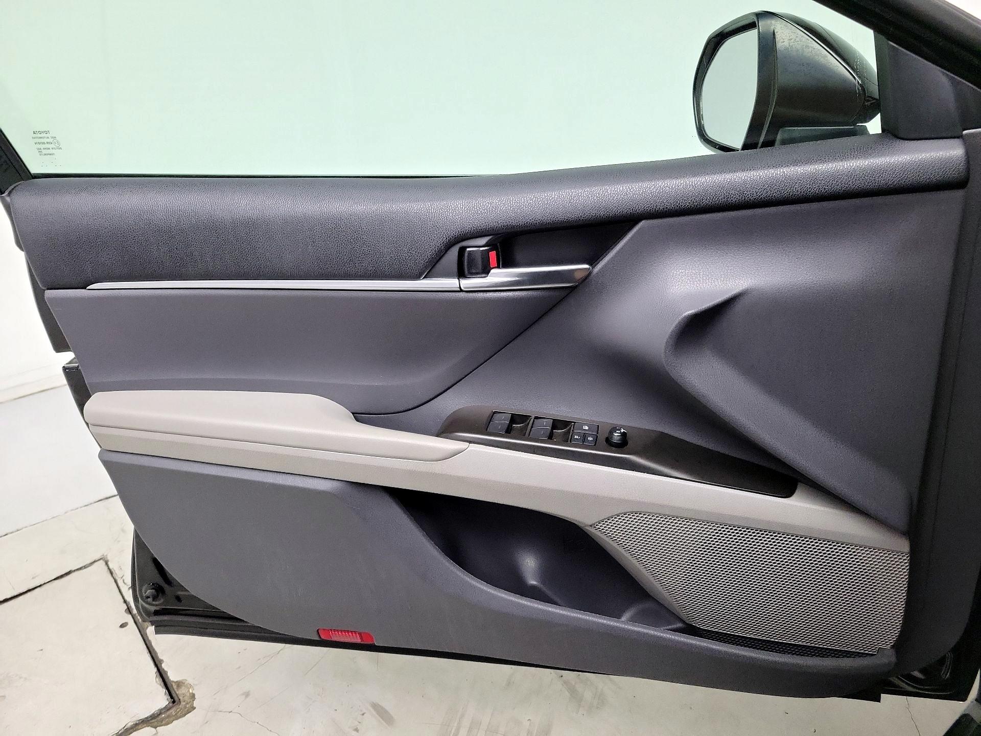 Thumbnail: 2022 Toyota Camry - 12