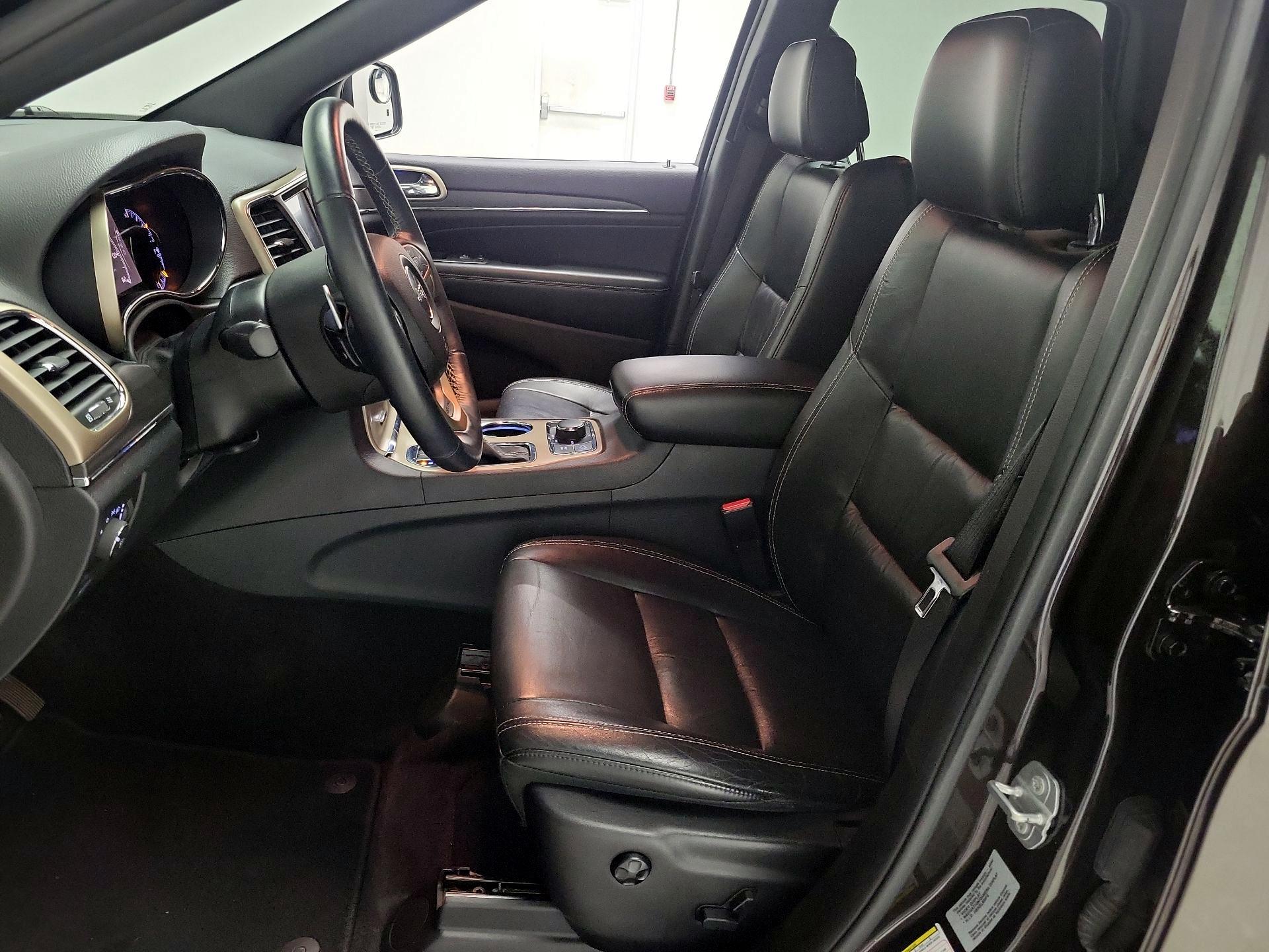 Thumbnail: 2016 Jeep Grand Cherokee - 11