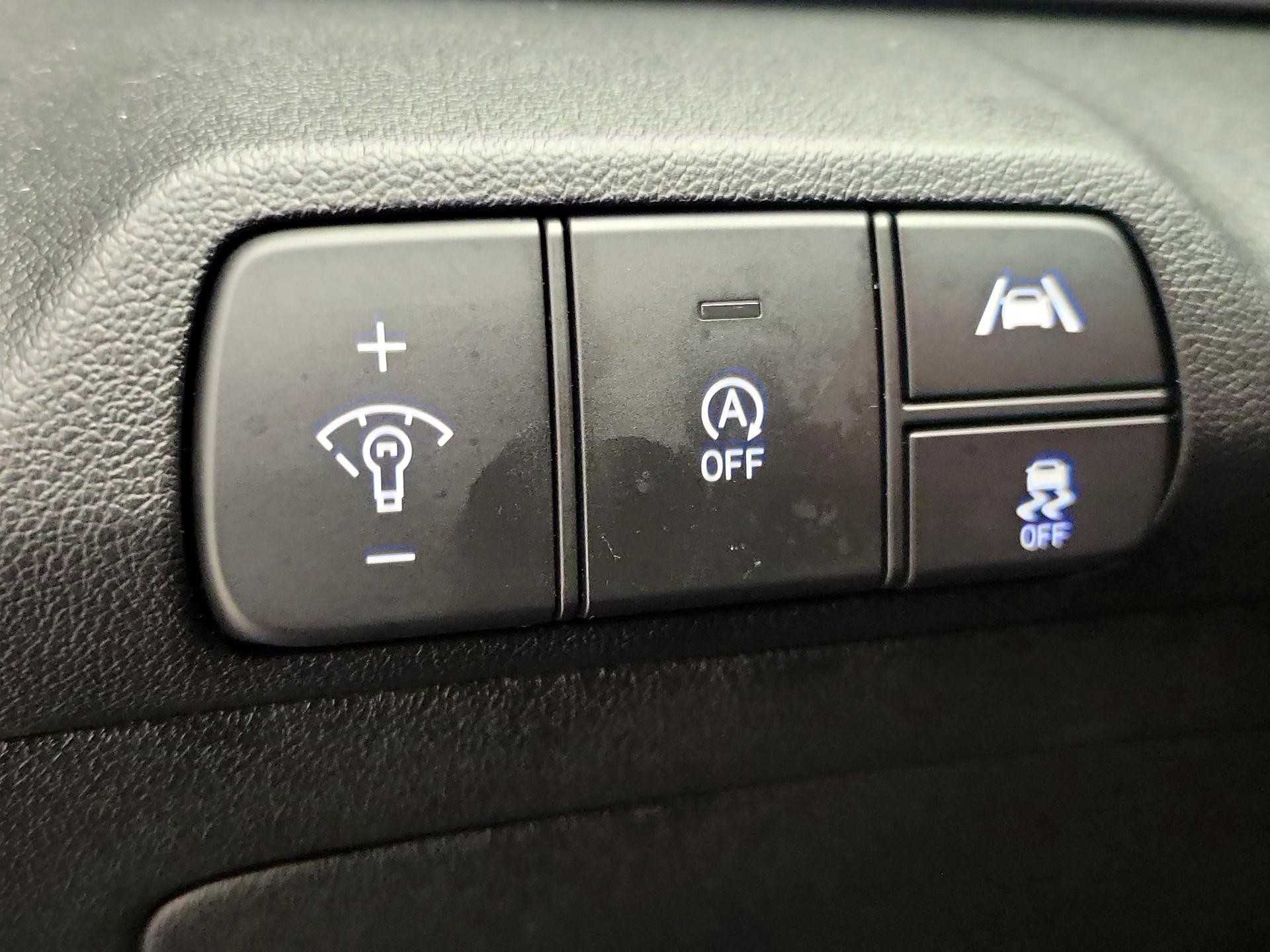 Thumbnail: 2022 Hyundai Elantra - 13