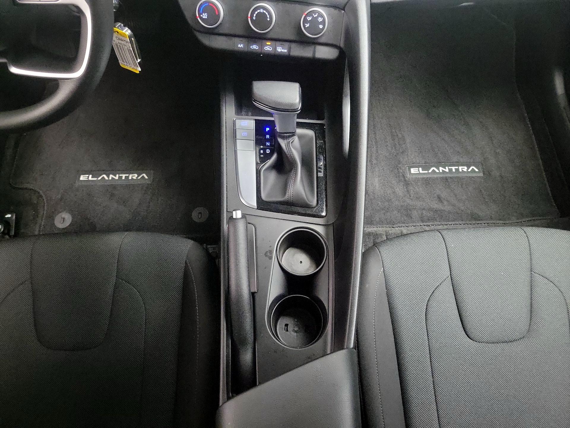 Thumbnail: 2022 Hyundai Elantra - 17