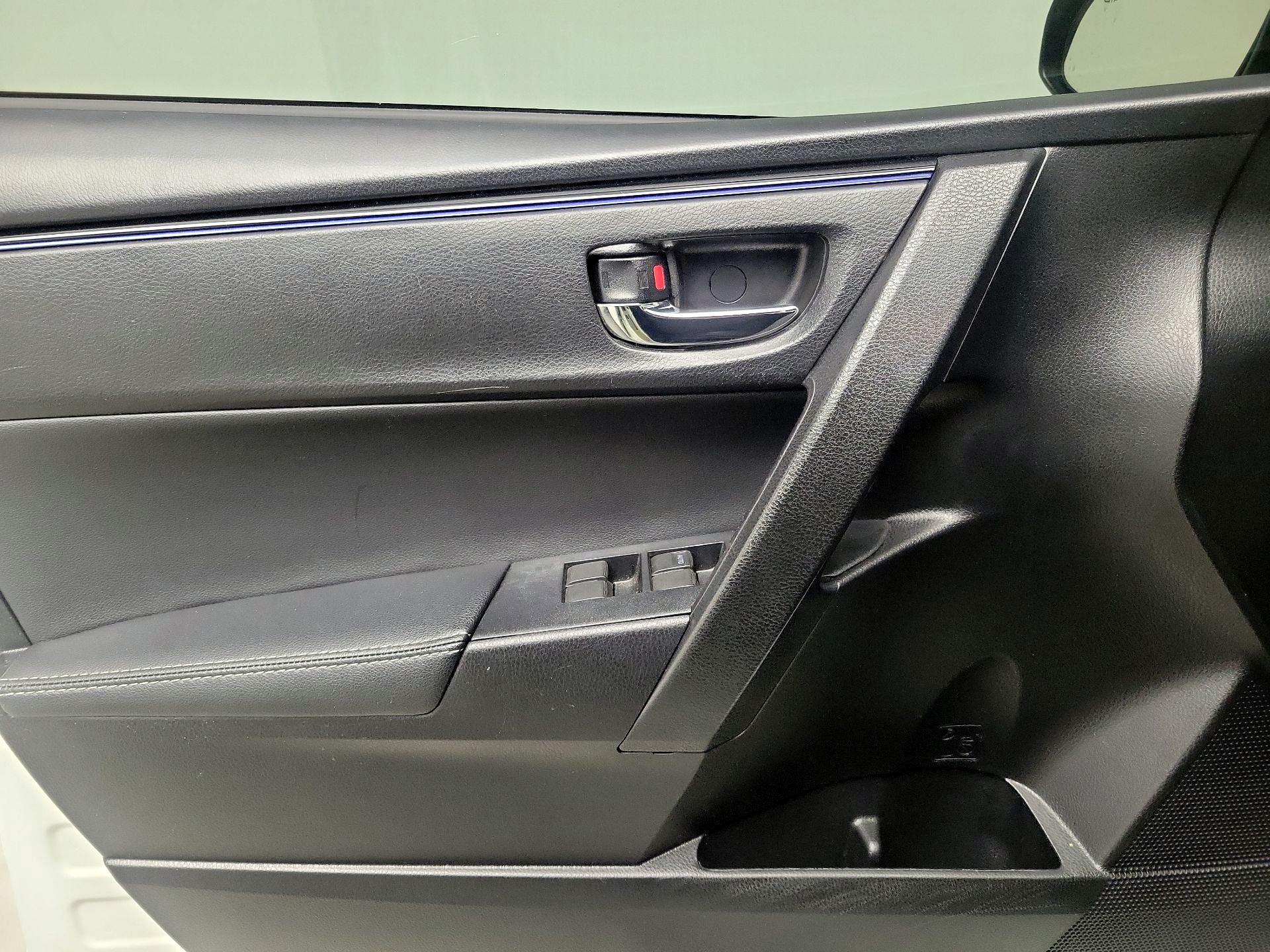 Thumbnail: 2017 Toyota Corolla - 12