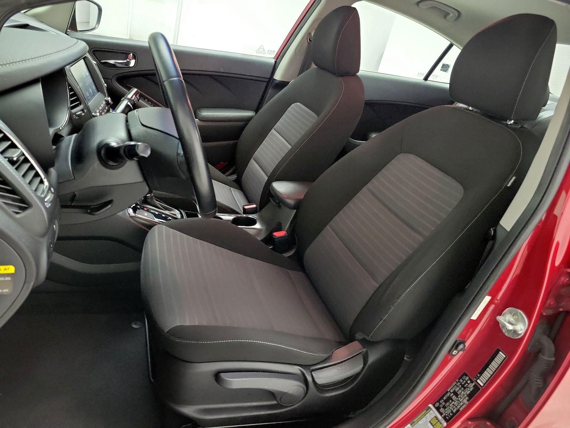 Thumbnail: 2017 Kia Forte - 11