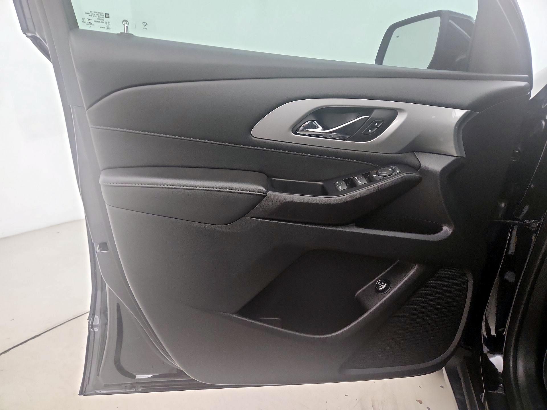 Thumbnail: 2023 Chevrolet Traverse - 12