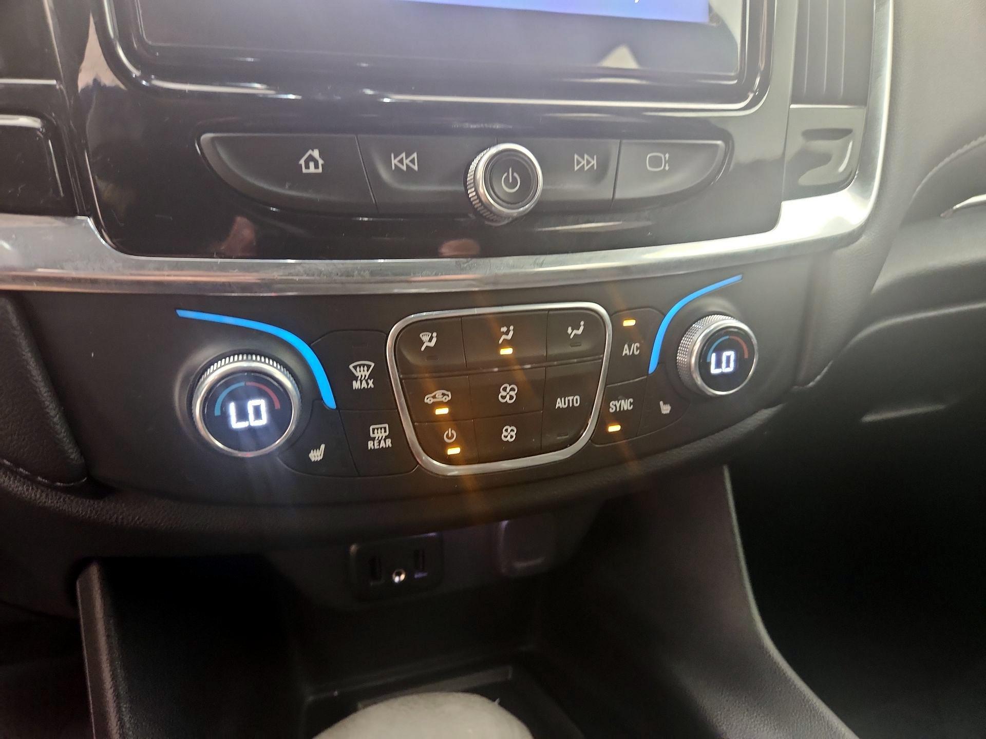 Thumbnail: 2023 Chevrolet Traverse - 16