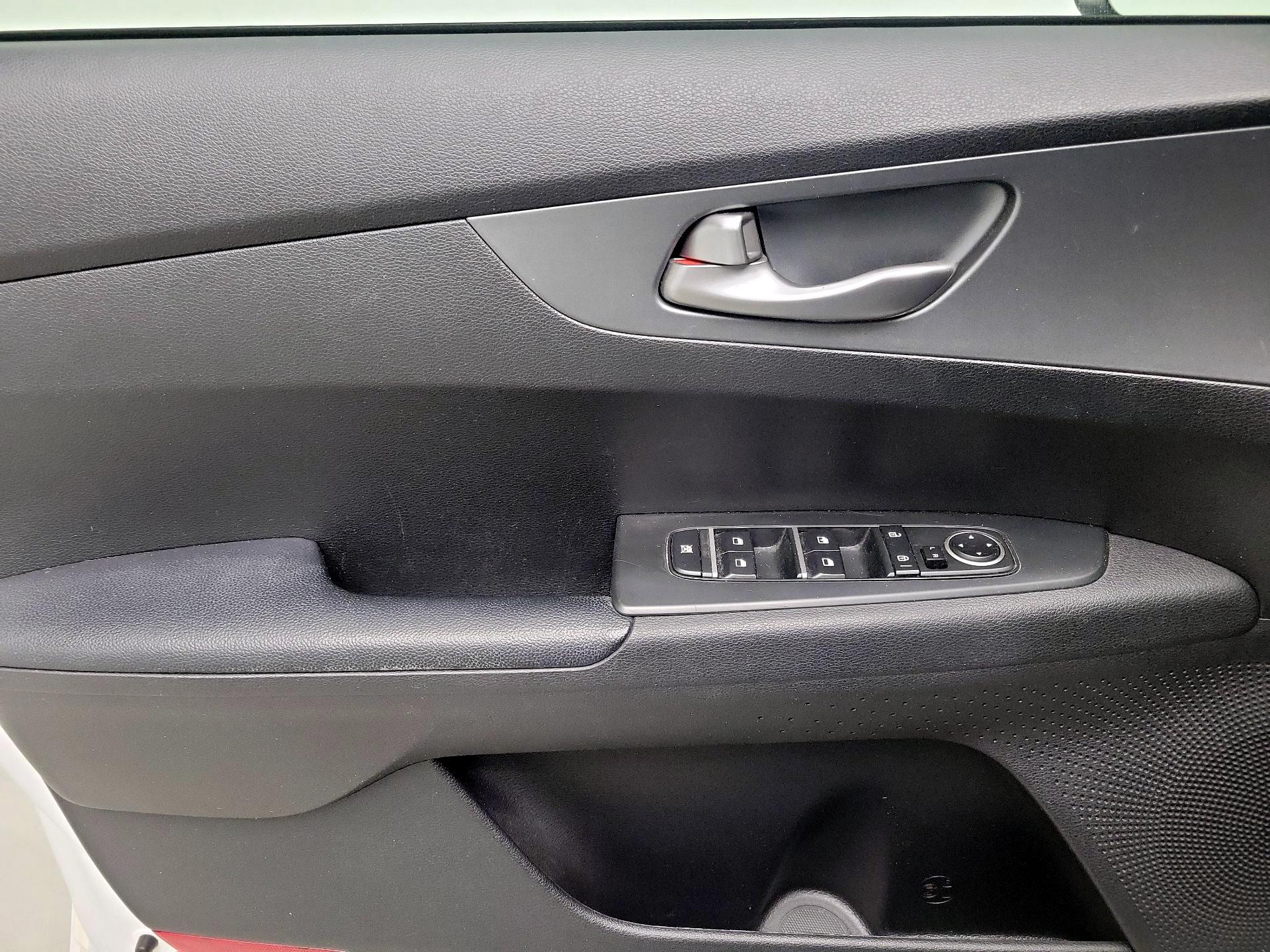 Thumbnail: 2021 Kia Forte - 12