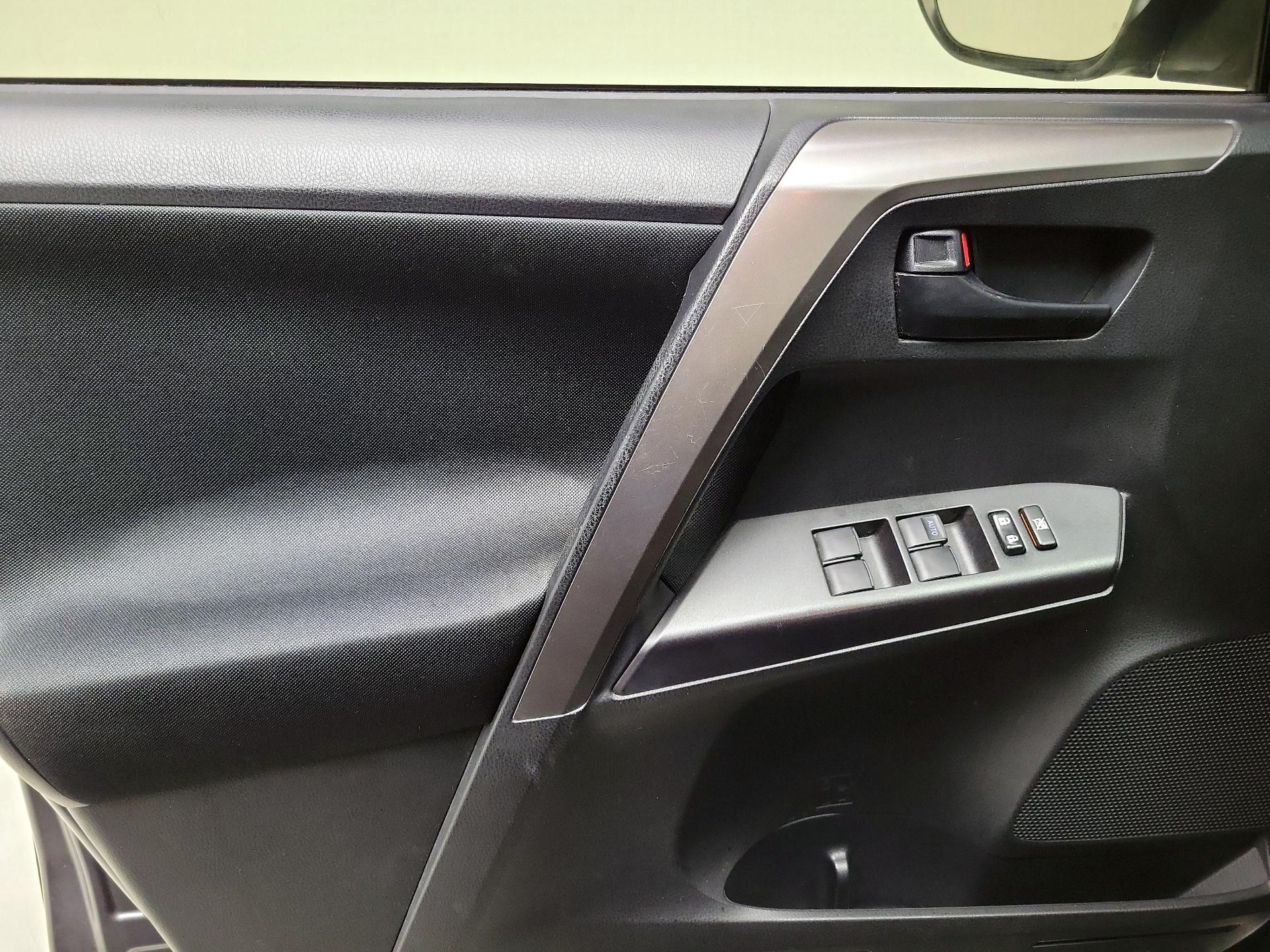 Thumbnail: 2016 Toyota RAV4 - 12