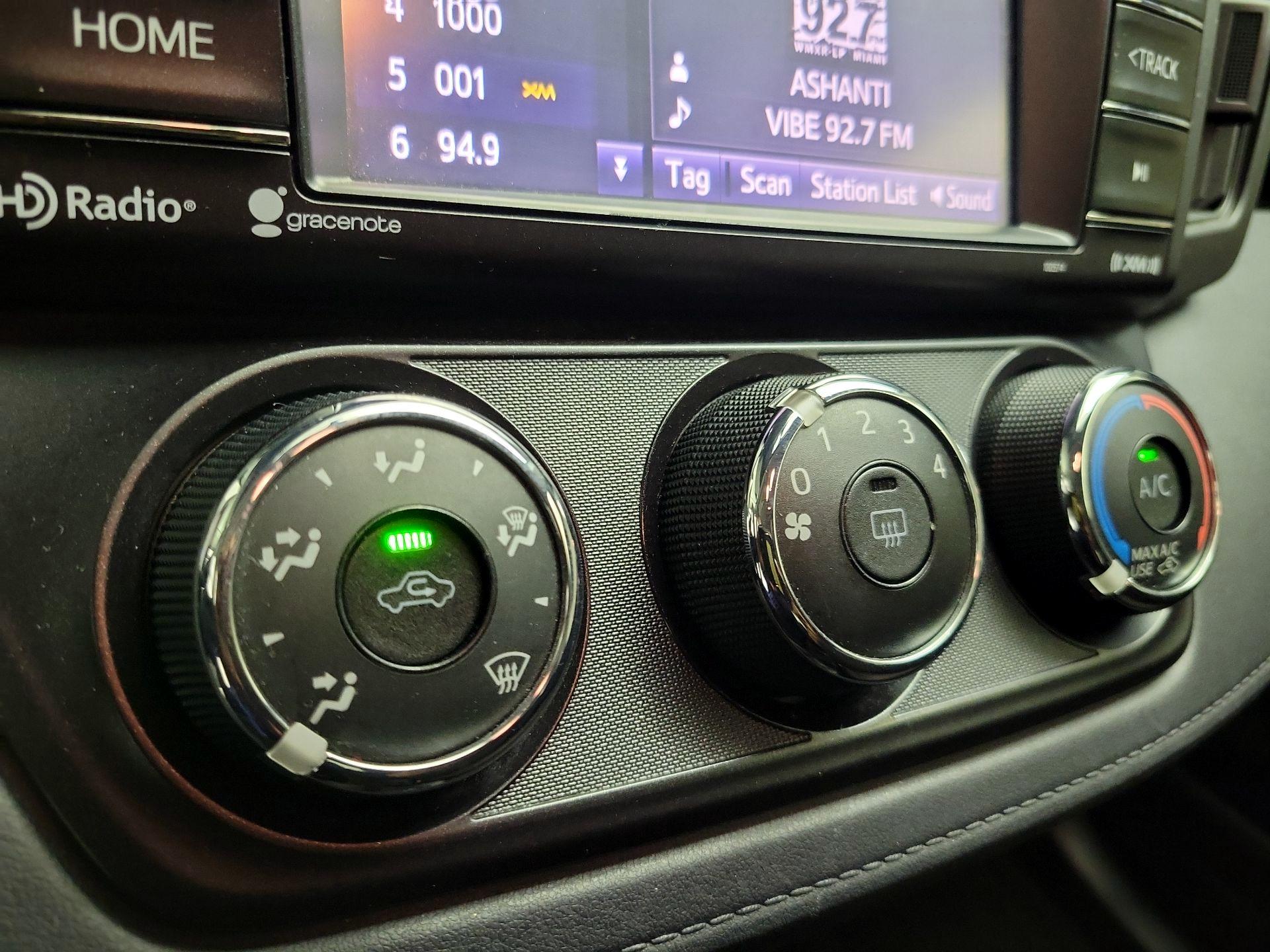 Thumbnail: 2016 Toyota RAV4 - 16