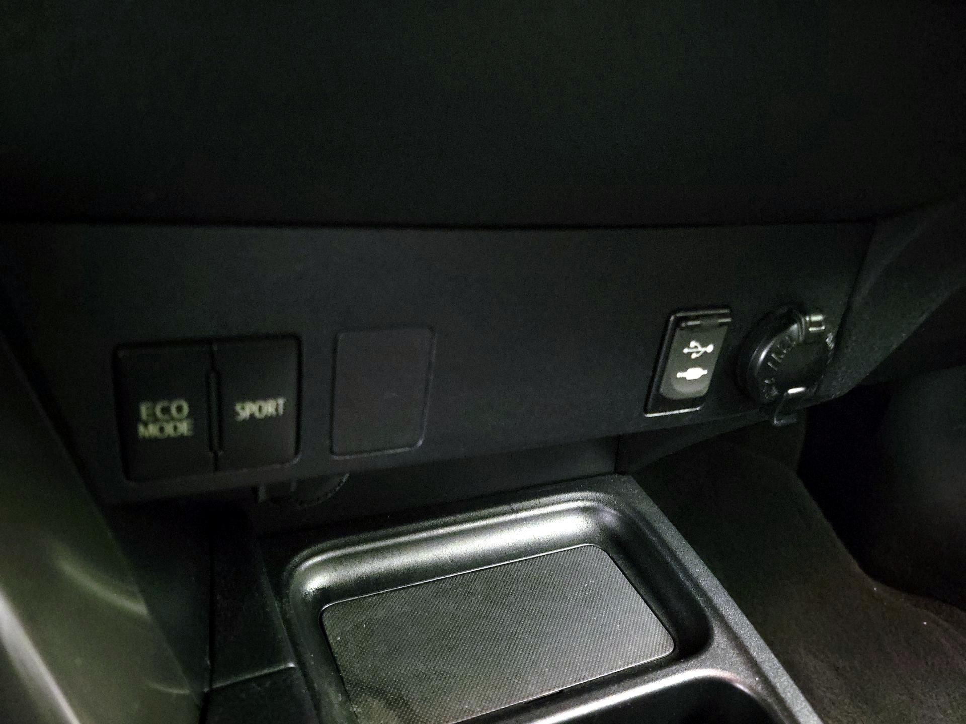 Thumbnail: 2016 Toyota RAV4 - 18