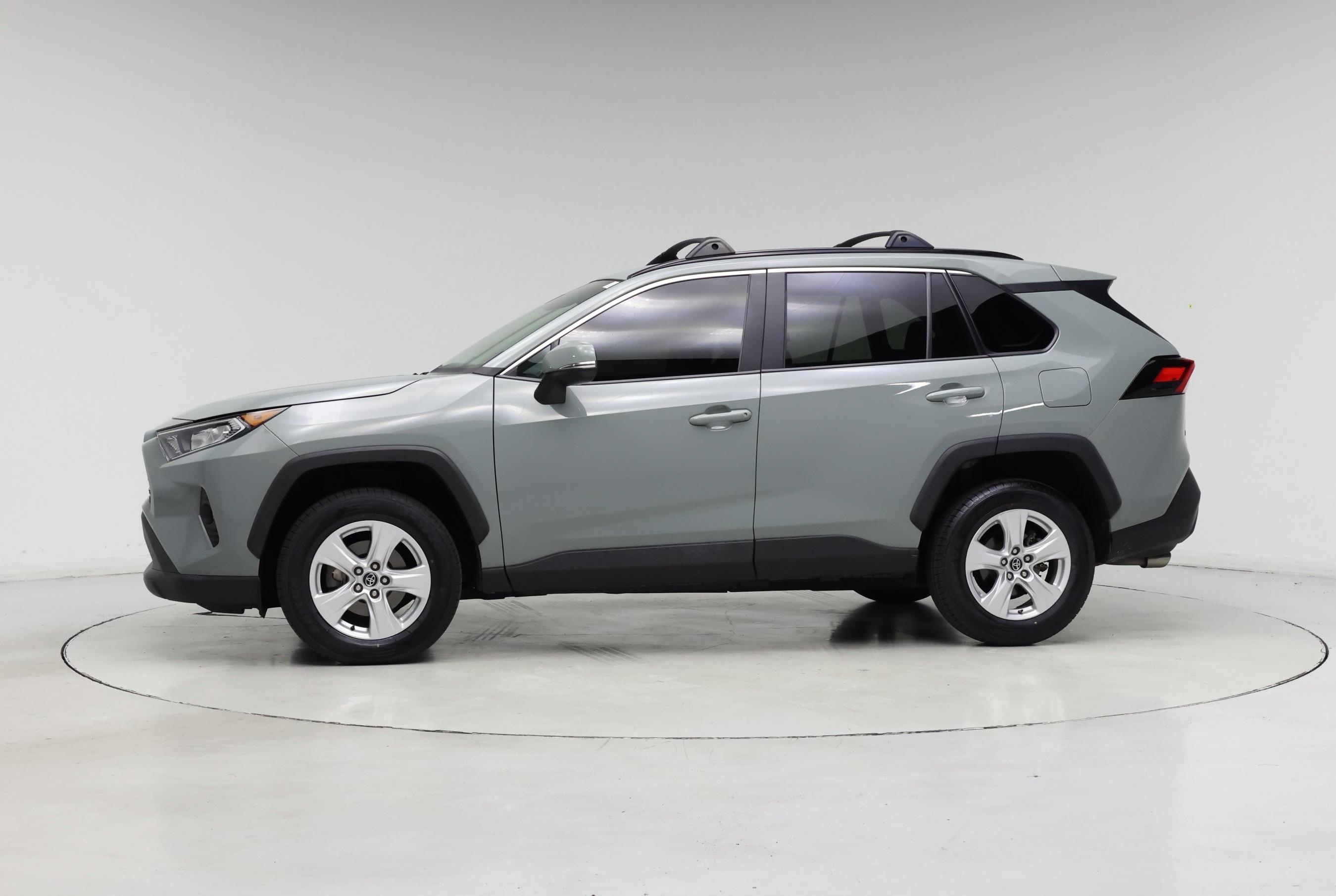 Thumbnail: 2021 Toyota RAV4 - 3