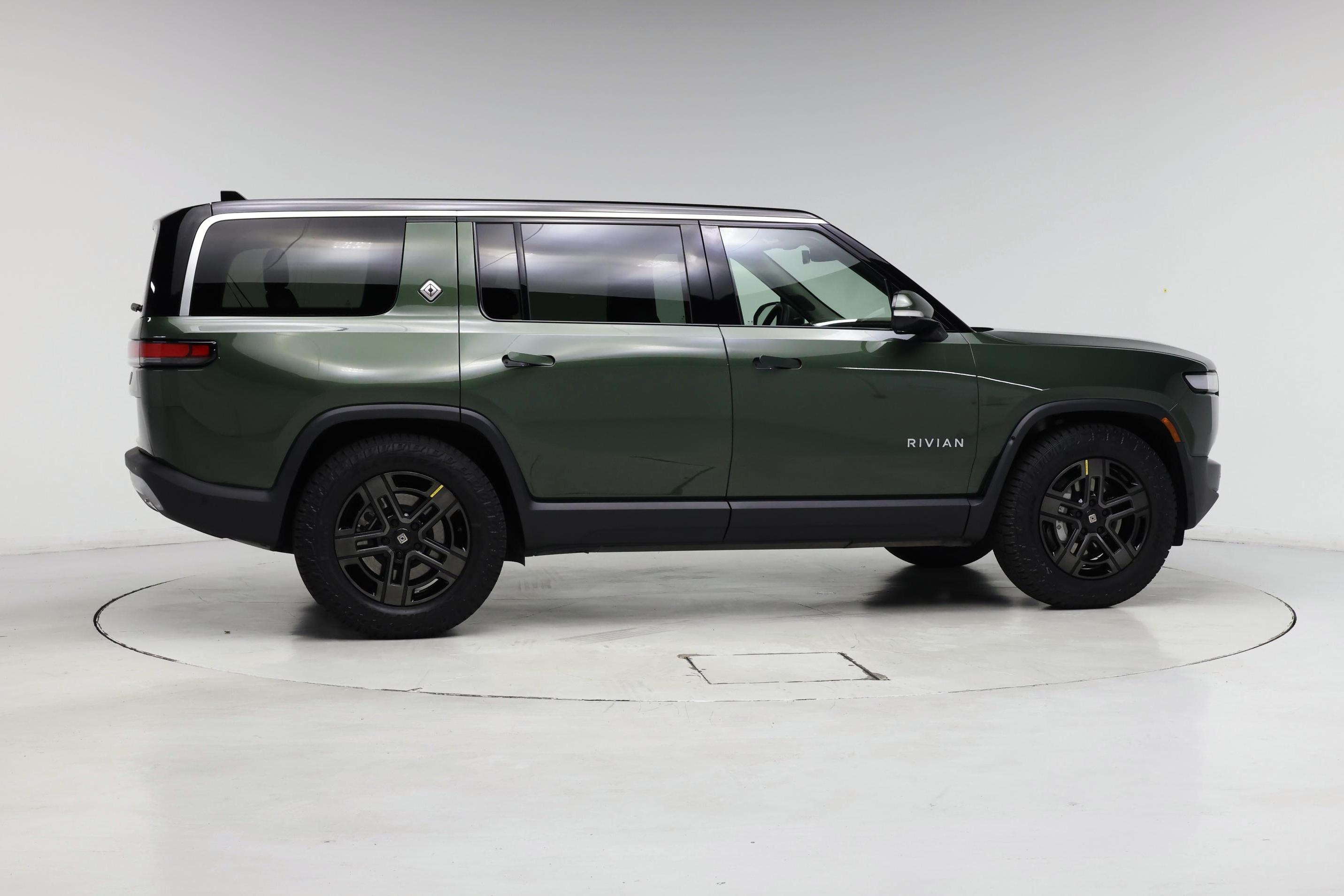 Thumbnail: 2024 Rivian R1S - 7