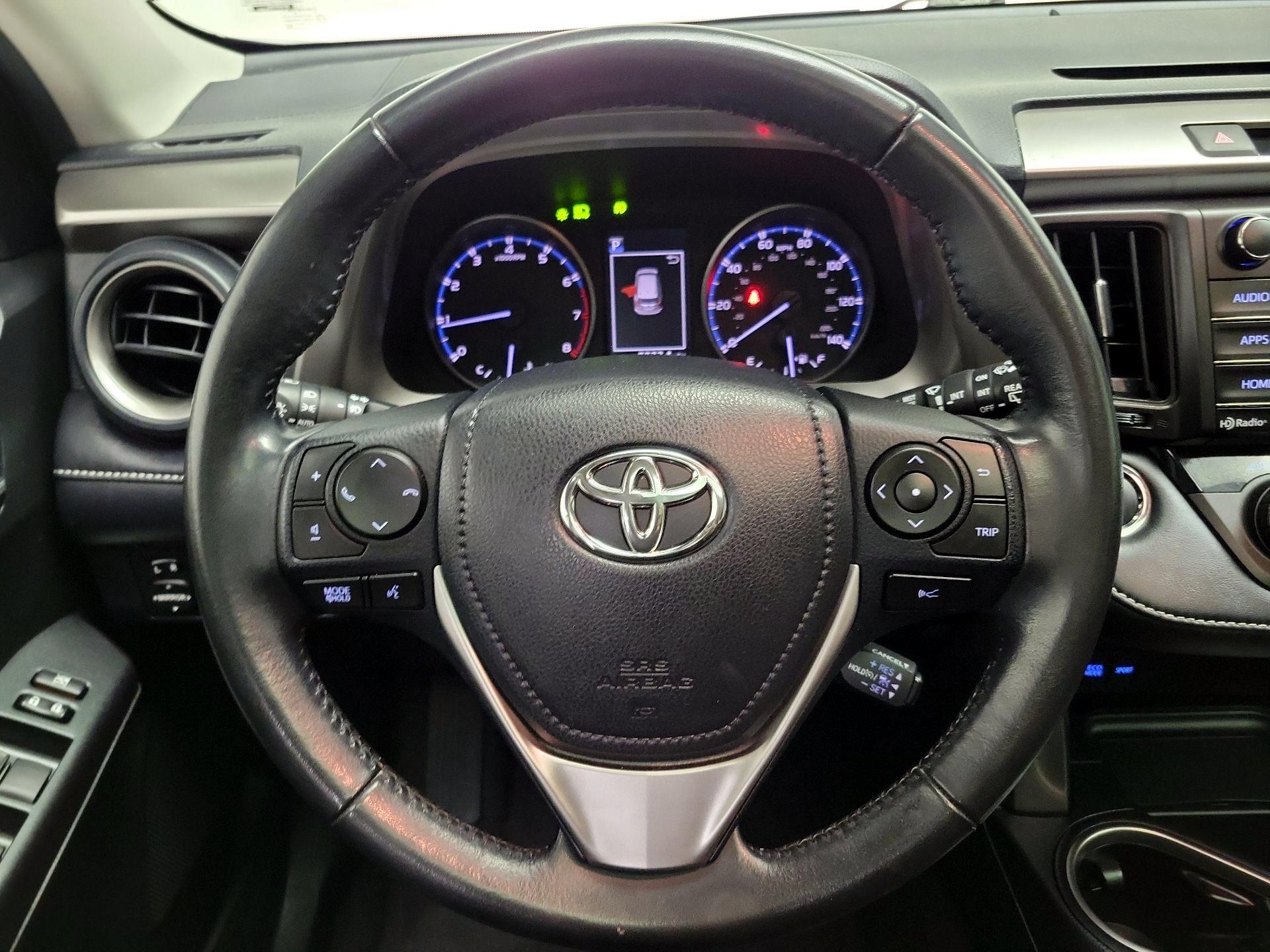 Thumbnail: 2018 Toyota RAV4 - 10