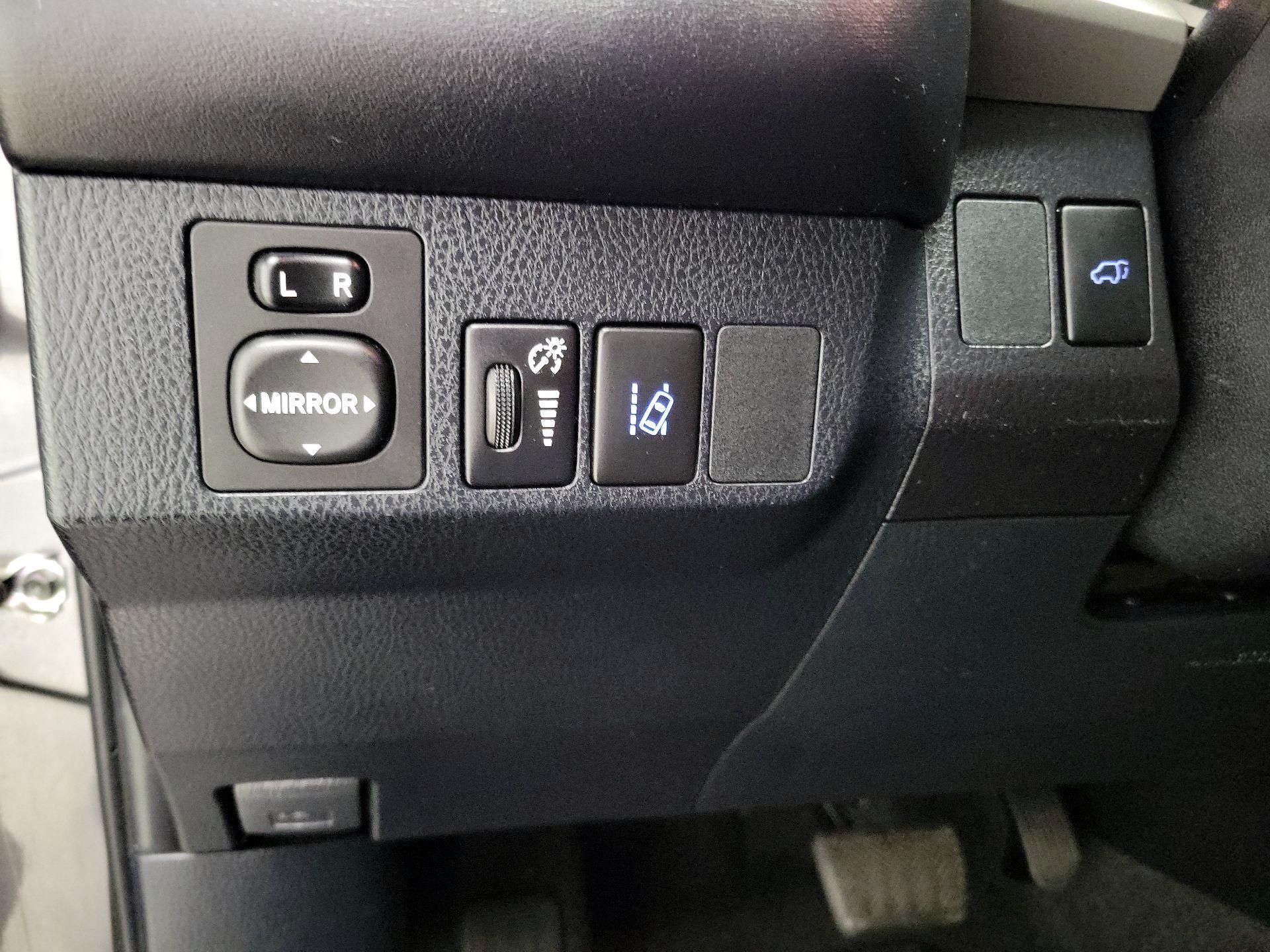 Thumbnail: 2018 Toyota RAV4 - 13