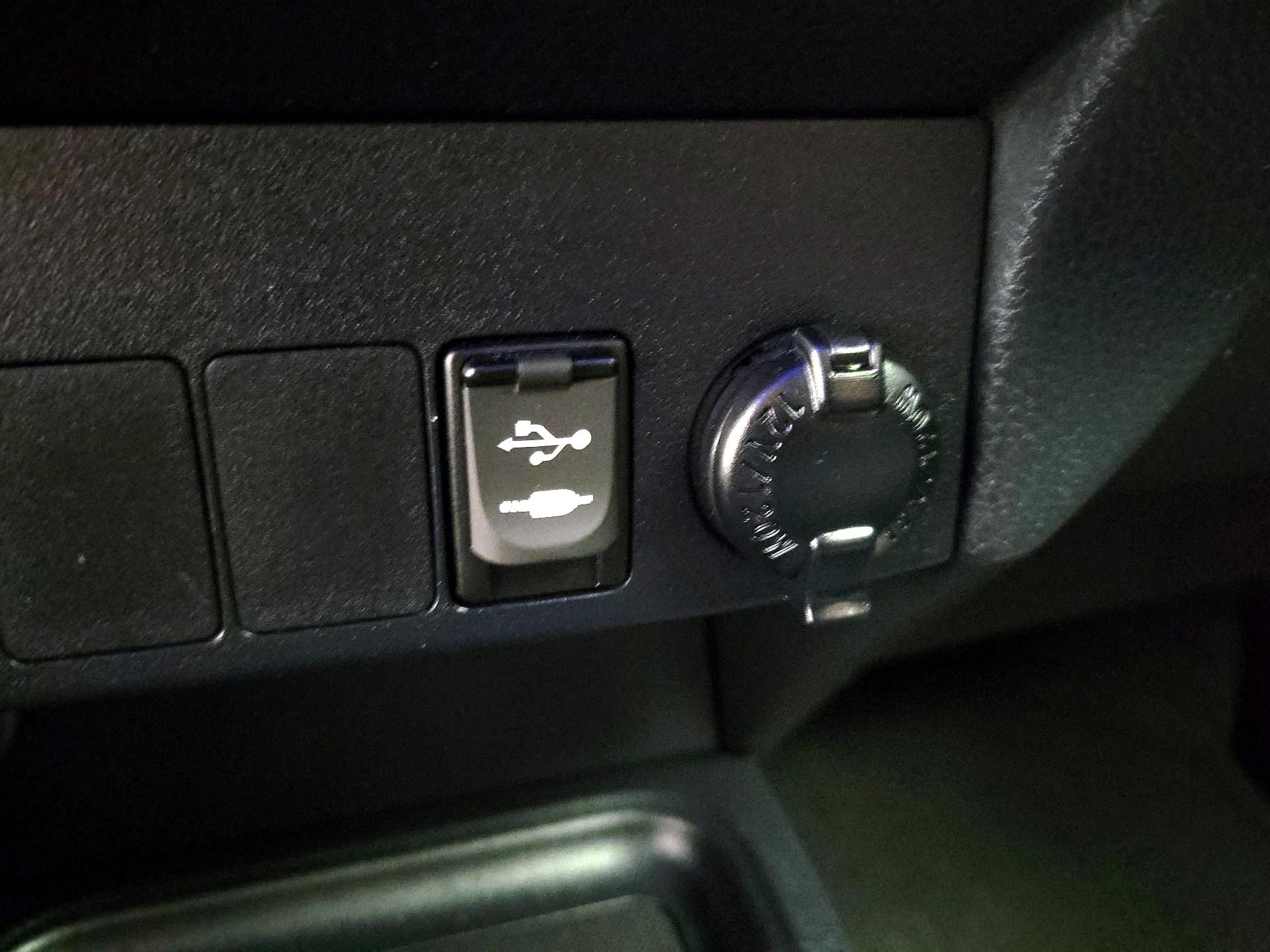 Thumbnail: 2018 Toyota RAV4 - 18