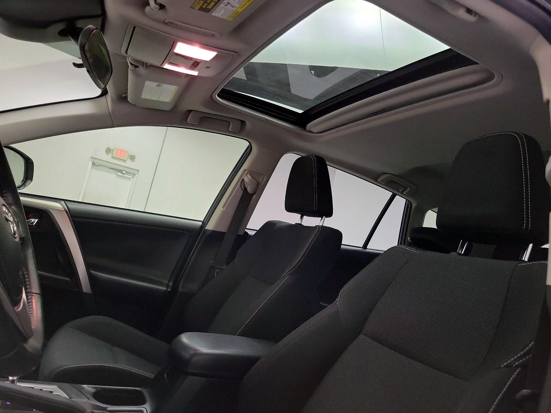 Thumbnail: 2018 Toyota RAV4 - 19